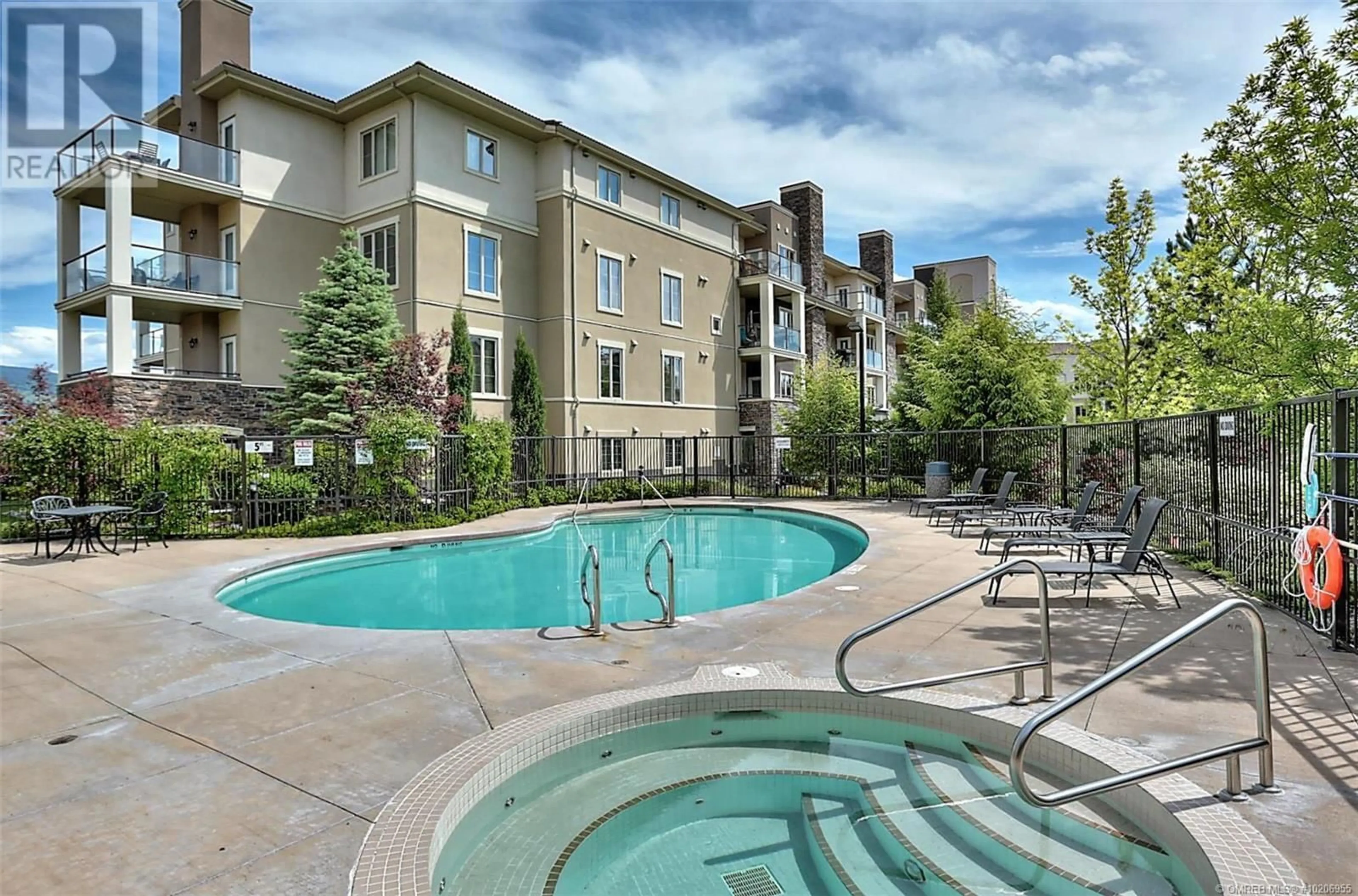 Pool for 1305 - 1875 COUNTRY CLUB DRIVE, Kelowna British Columbia V1V2W7