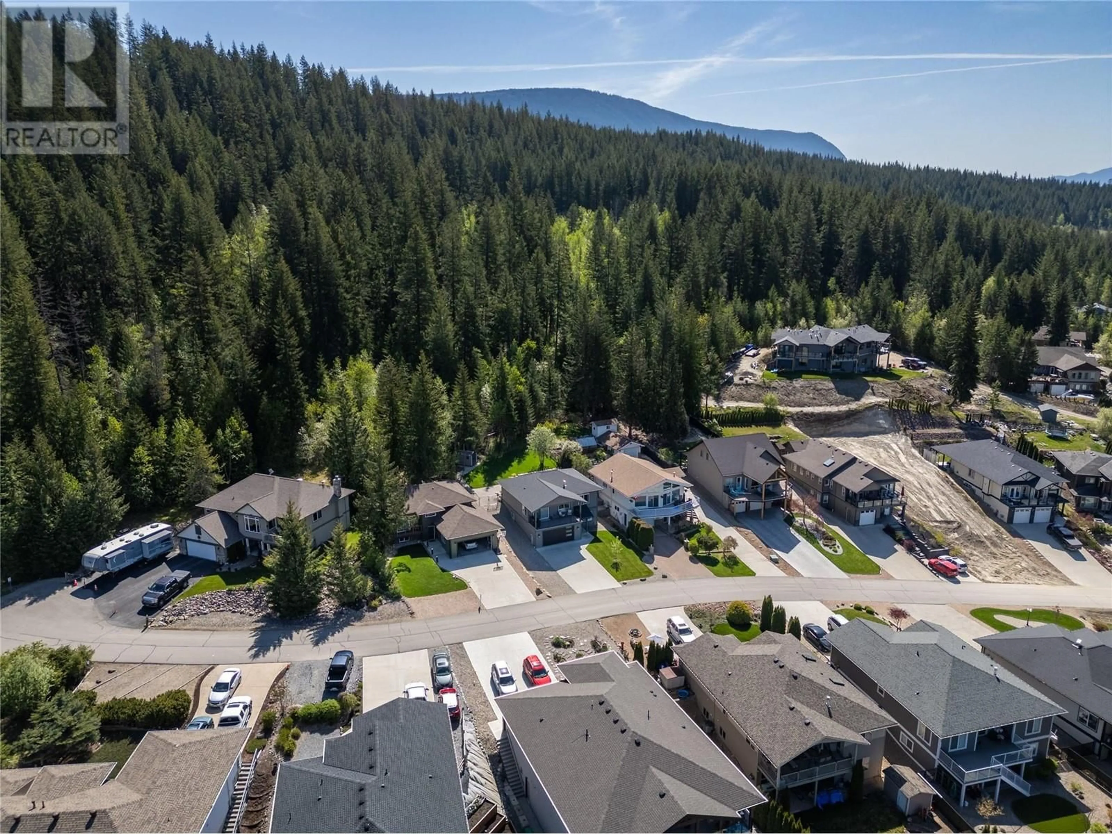 A pic from outside/outdoor area/front of a property/back of a property/a pic from drone, mountain view for 44 - 2592 ALPEN PARADIES ROAD, Blind Bay British Columbia V0E1H1