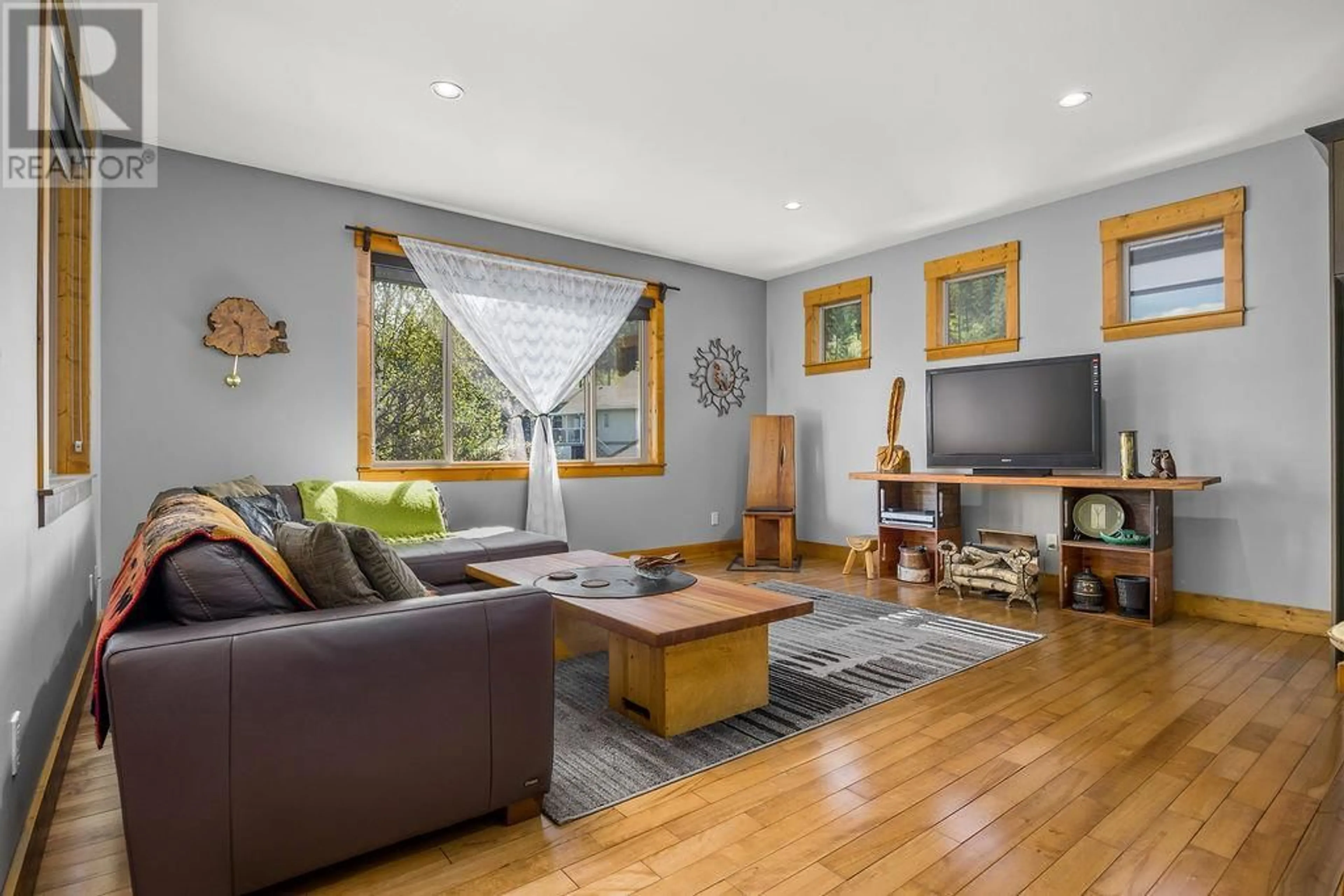Living room with furniture, wood/laminate floor for 25 PRESTON WEST DRIVE, Enderby British Columbia V0E1V1