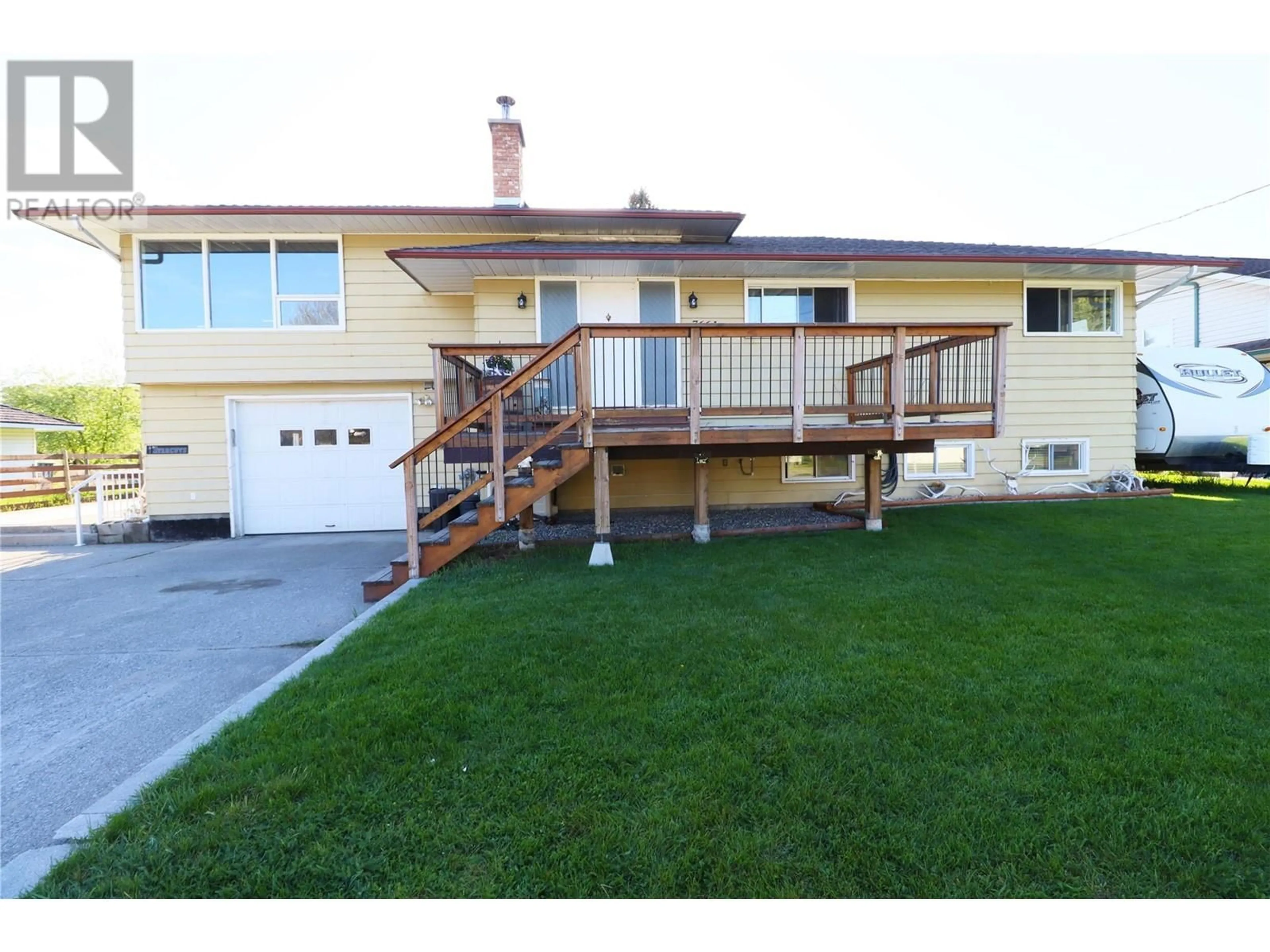 Home with vinyl exterior material, street for 7661 PHOENIX WAY, Grand Forks British Columbia V0H1H0