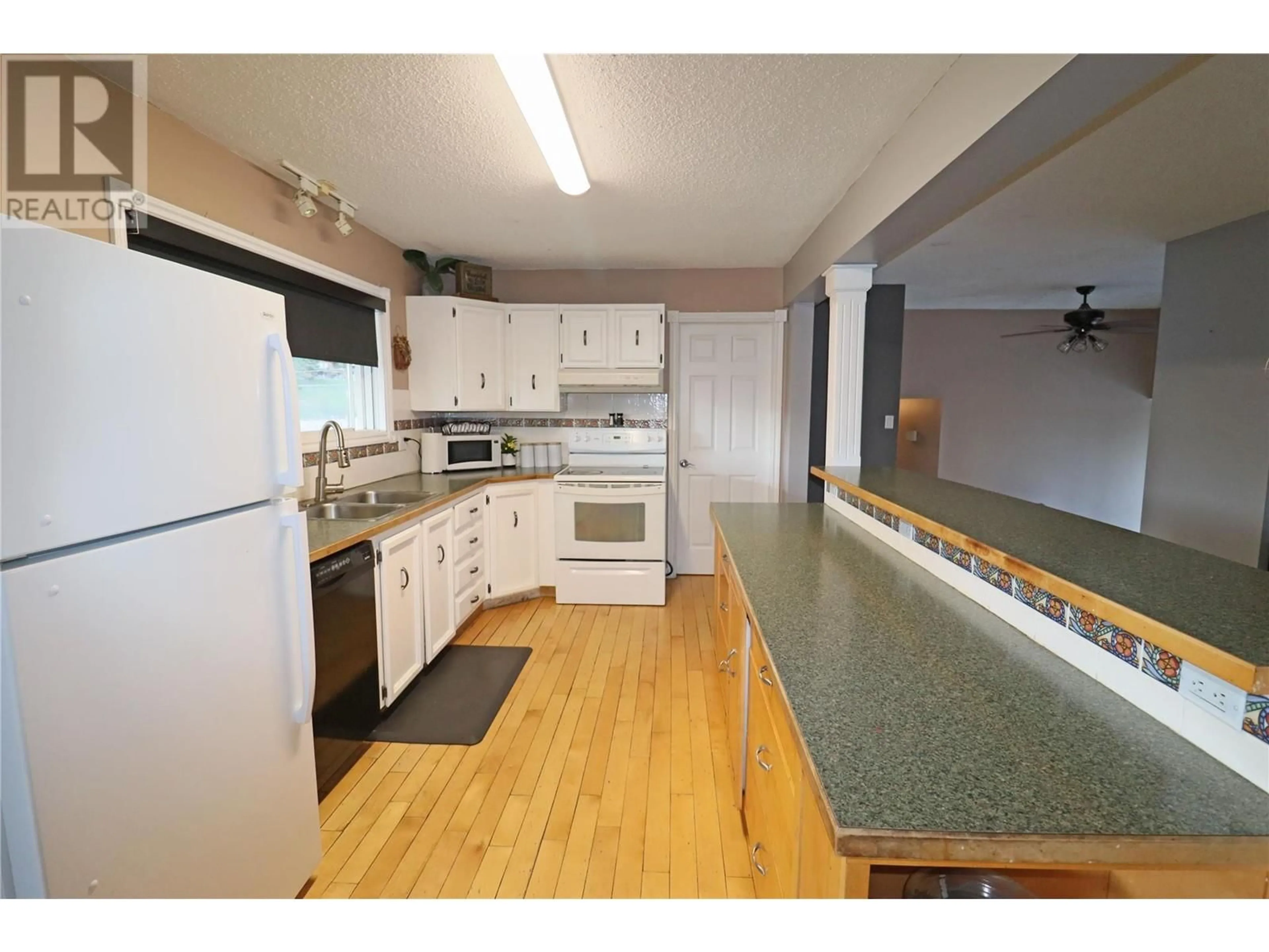 Standard kitchen, unknown for 7661 PHOENIX WAY, Grand Forks British Columbia V0H1H0