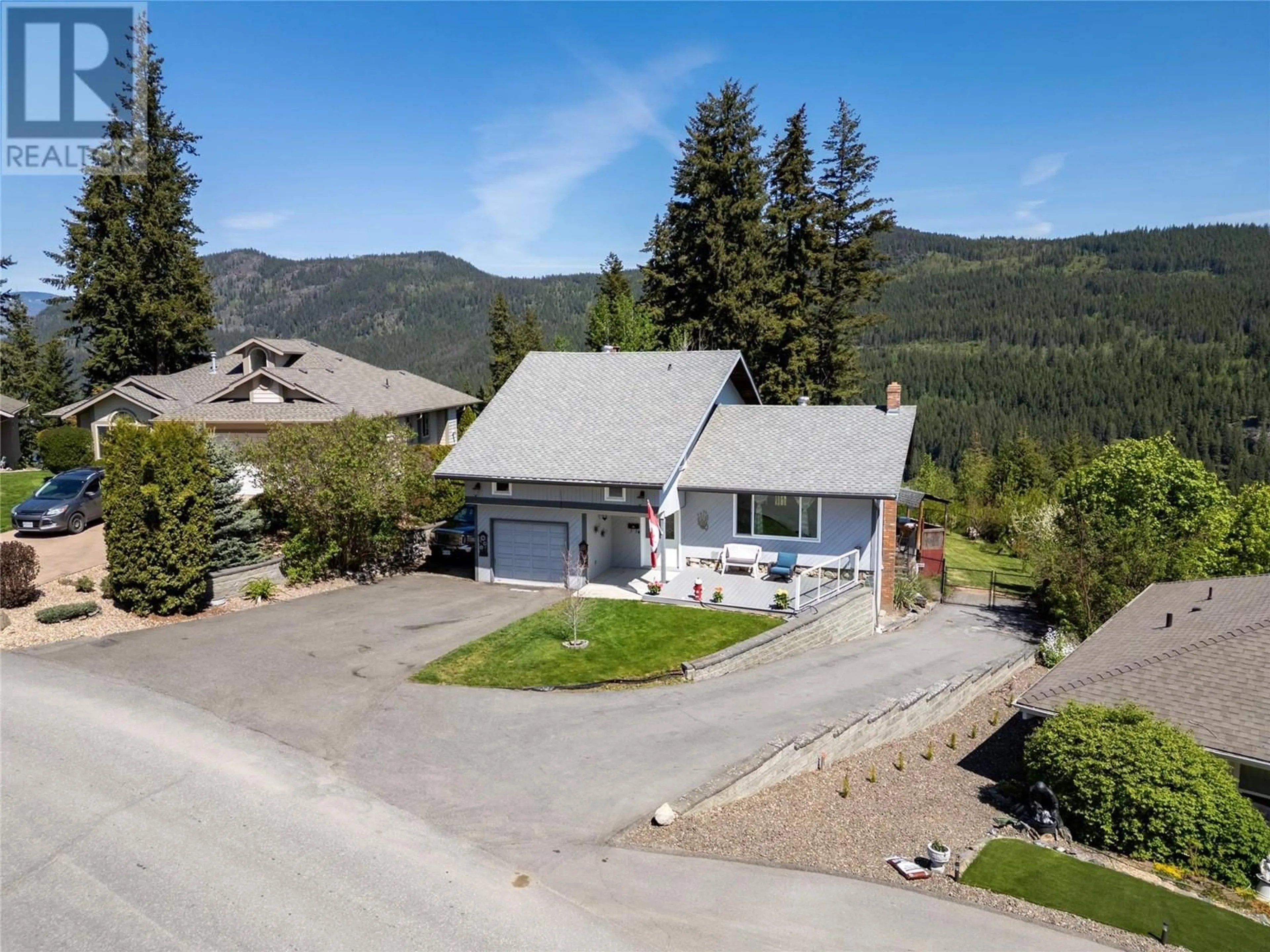 A pic from outside/outdoor area/front of a property/back of a property/a pic from drone, mountain view for 2617 GOLF COURSE DRIVE, Blind Bay British Columbia V0E1H2