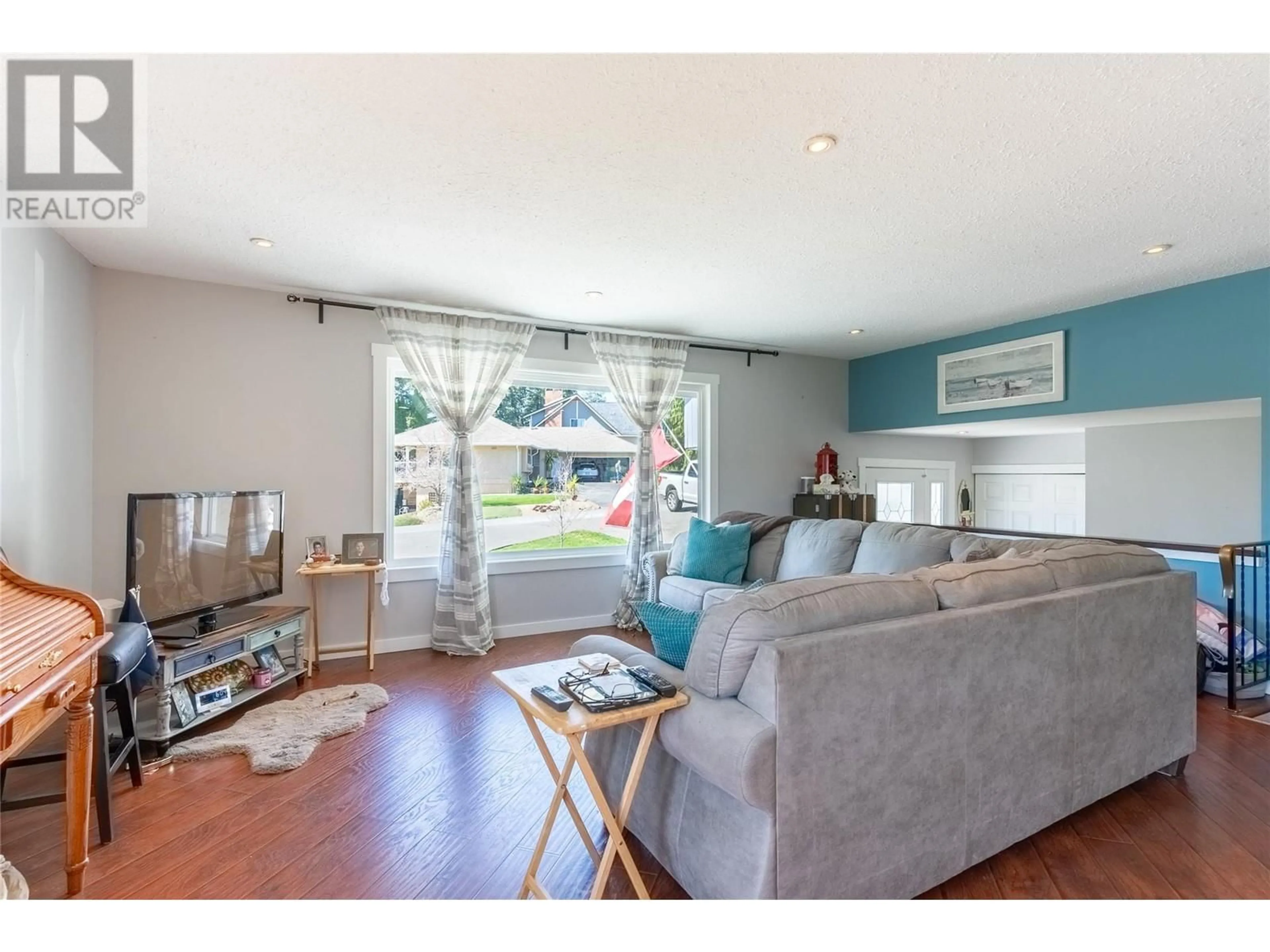 Living room with furniture, wood/laminate floor for 2617 GOLF COURSE DRIVE, Blind Bay British Columbia V0E1H2