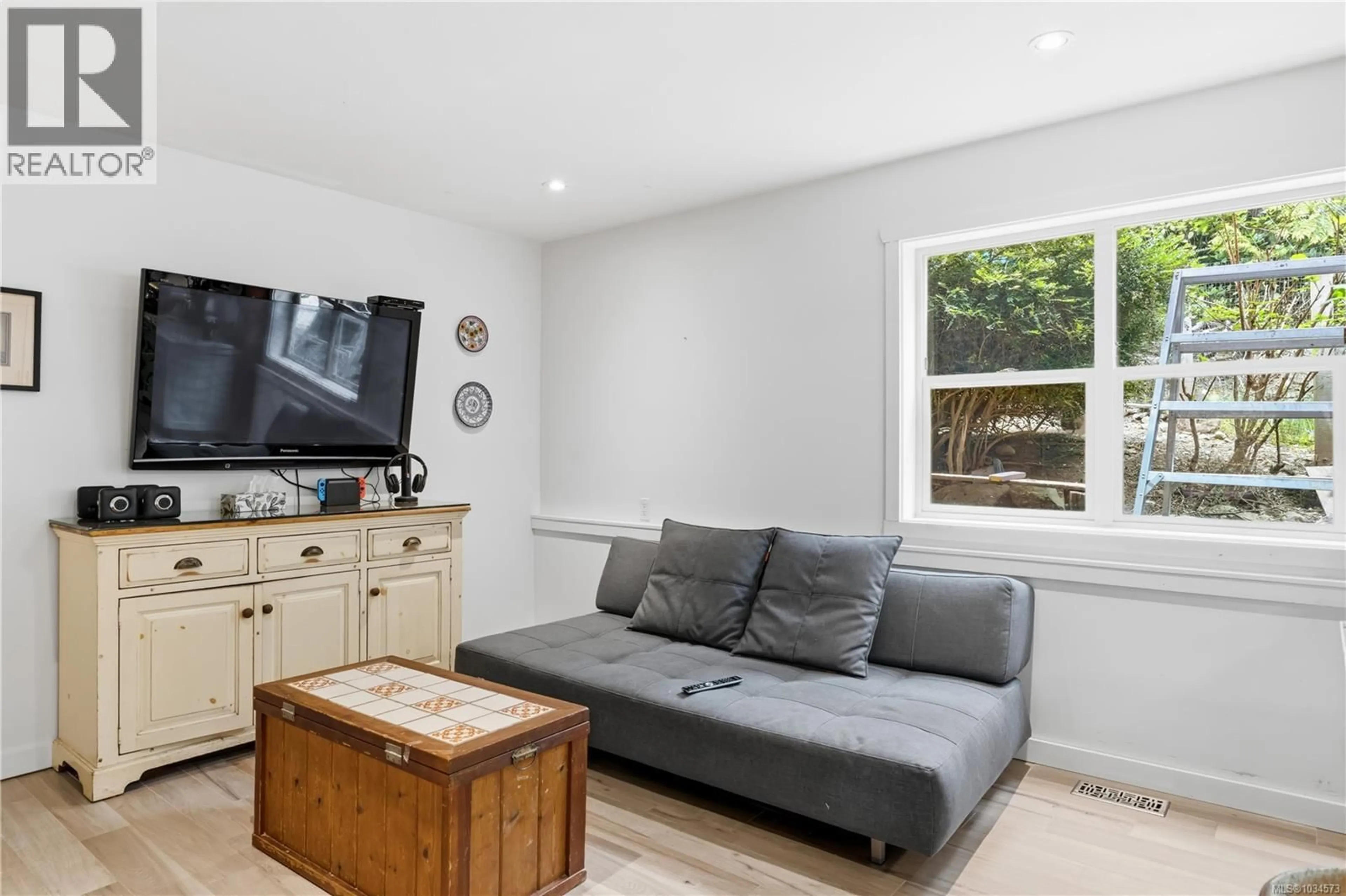 Living room with furniture, wood/laminate floor for 1302 VICTORIA ROAD, Ucluelet British Columbia V0R3A0
