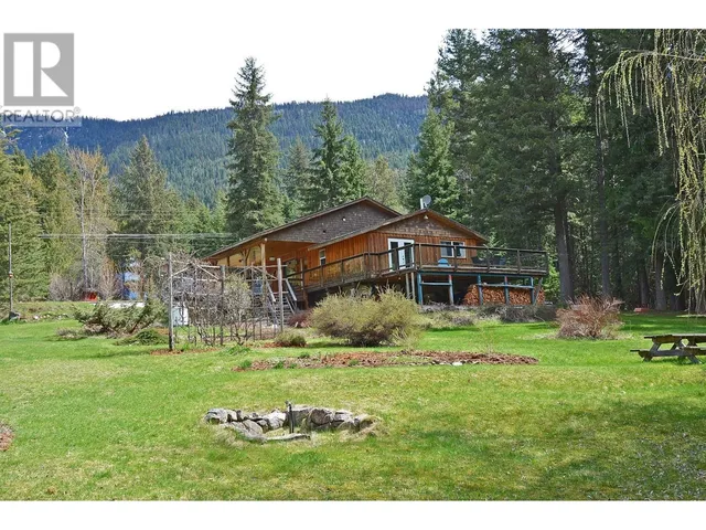 8481 6 HIGHWAY, Slocan 2