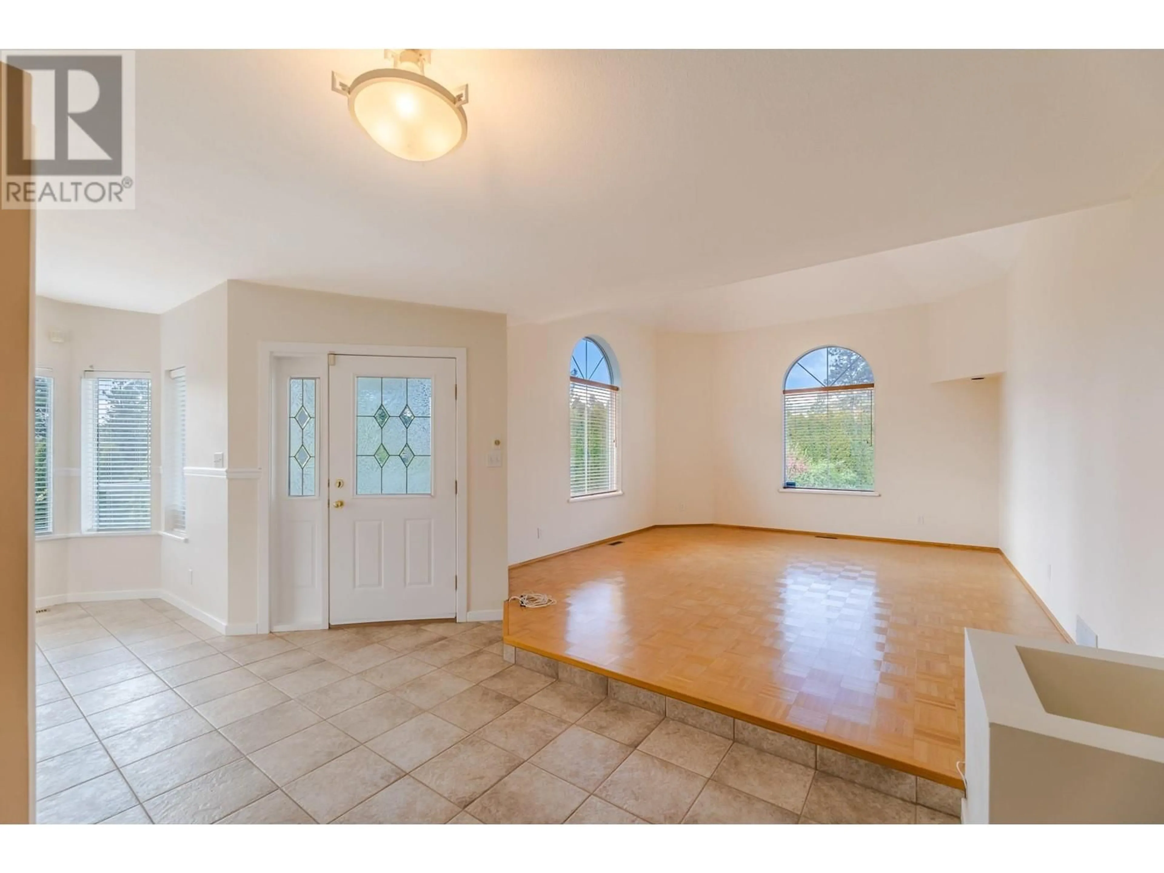Indoor foyer for 112 SUMAC RIDGE DRIVE, Summerland British Columbia V0H1Z6
