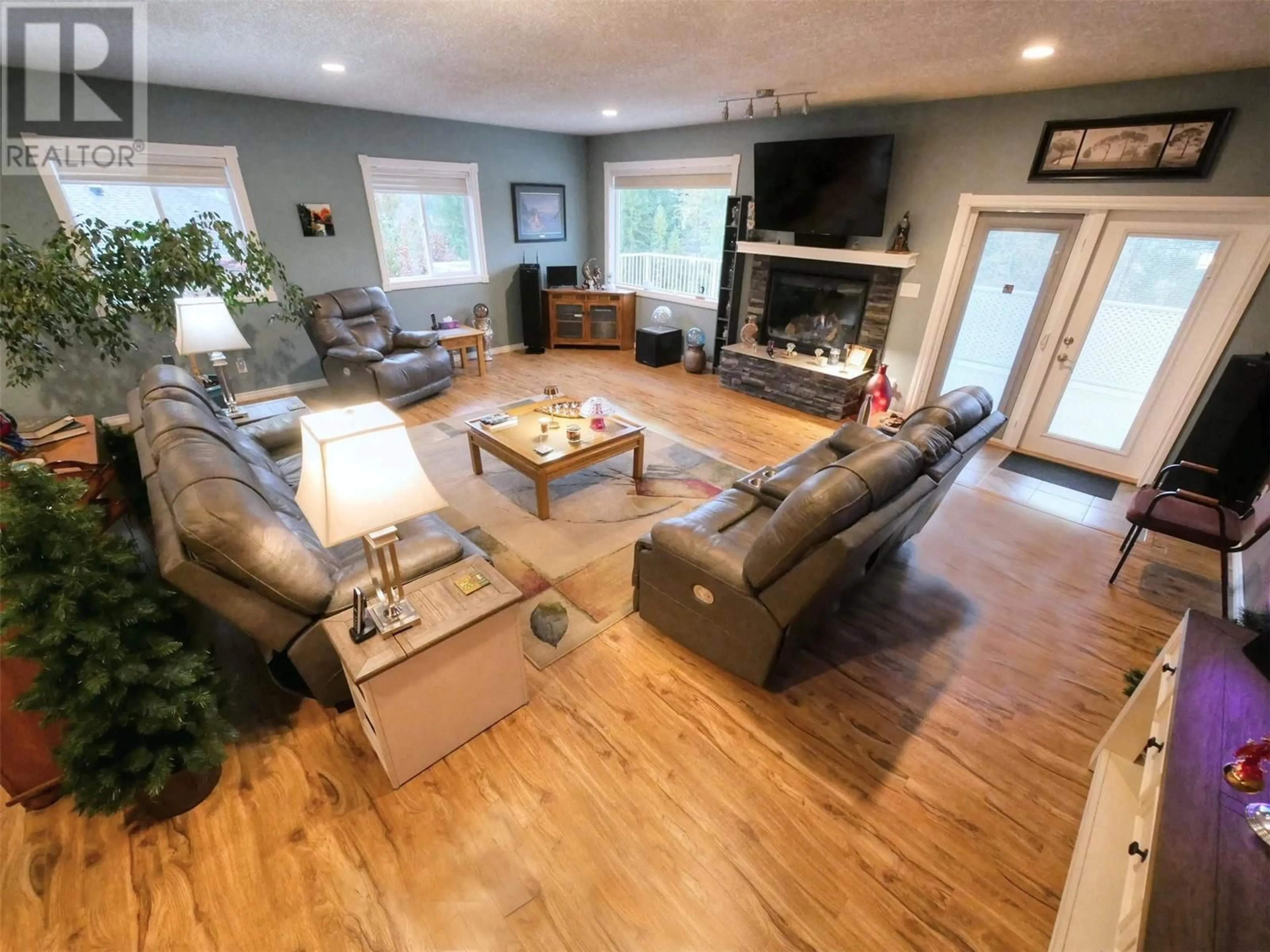 Living room with furniture, wood/laminate floor for 3781 WILLISTON ROAD, Castlegar British Columbia V1L4Y4