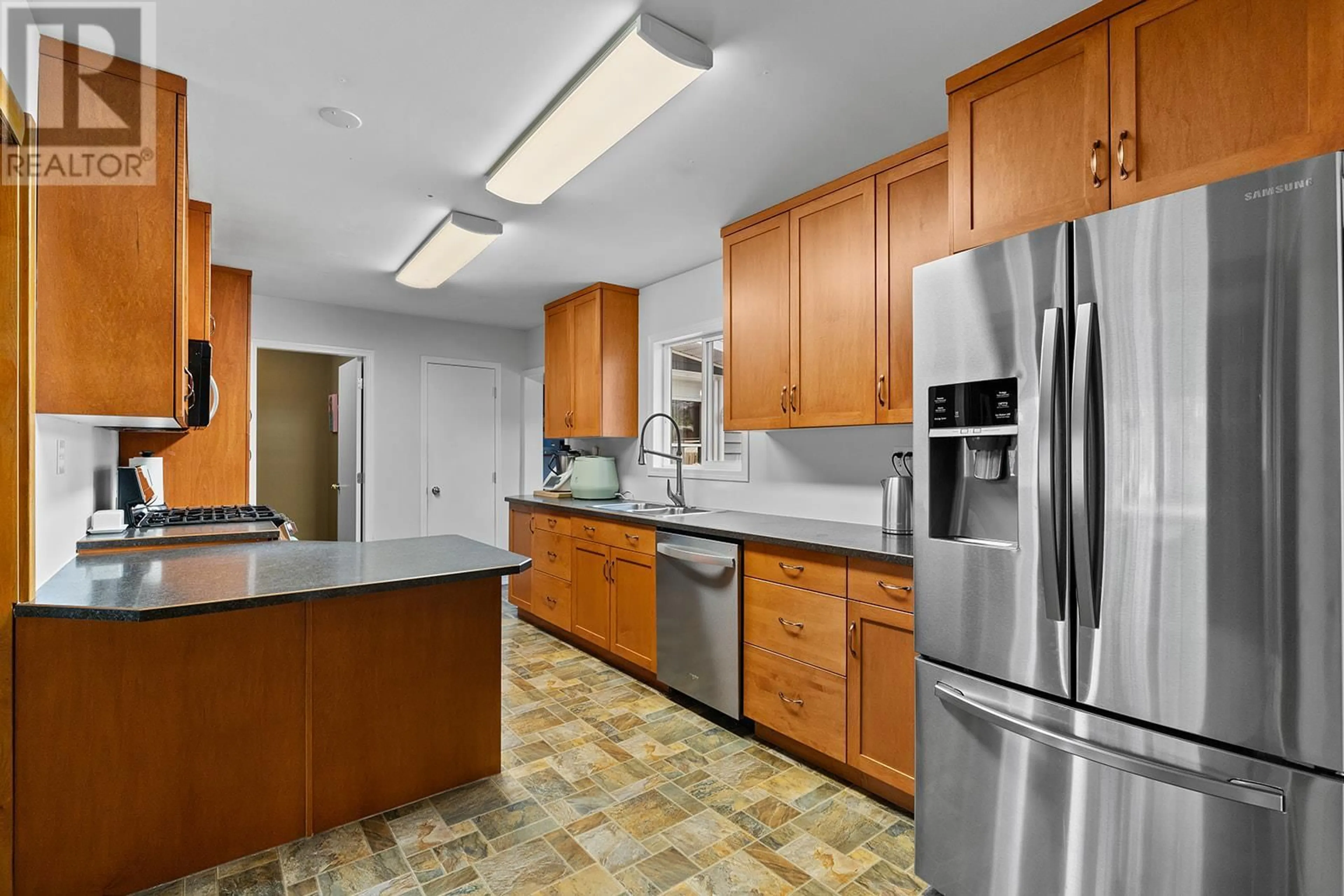 Standard kitchen, ceramic/tile floor for 270 PONTO ROAD, Kelowna British Columbia V1X2G1