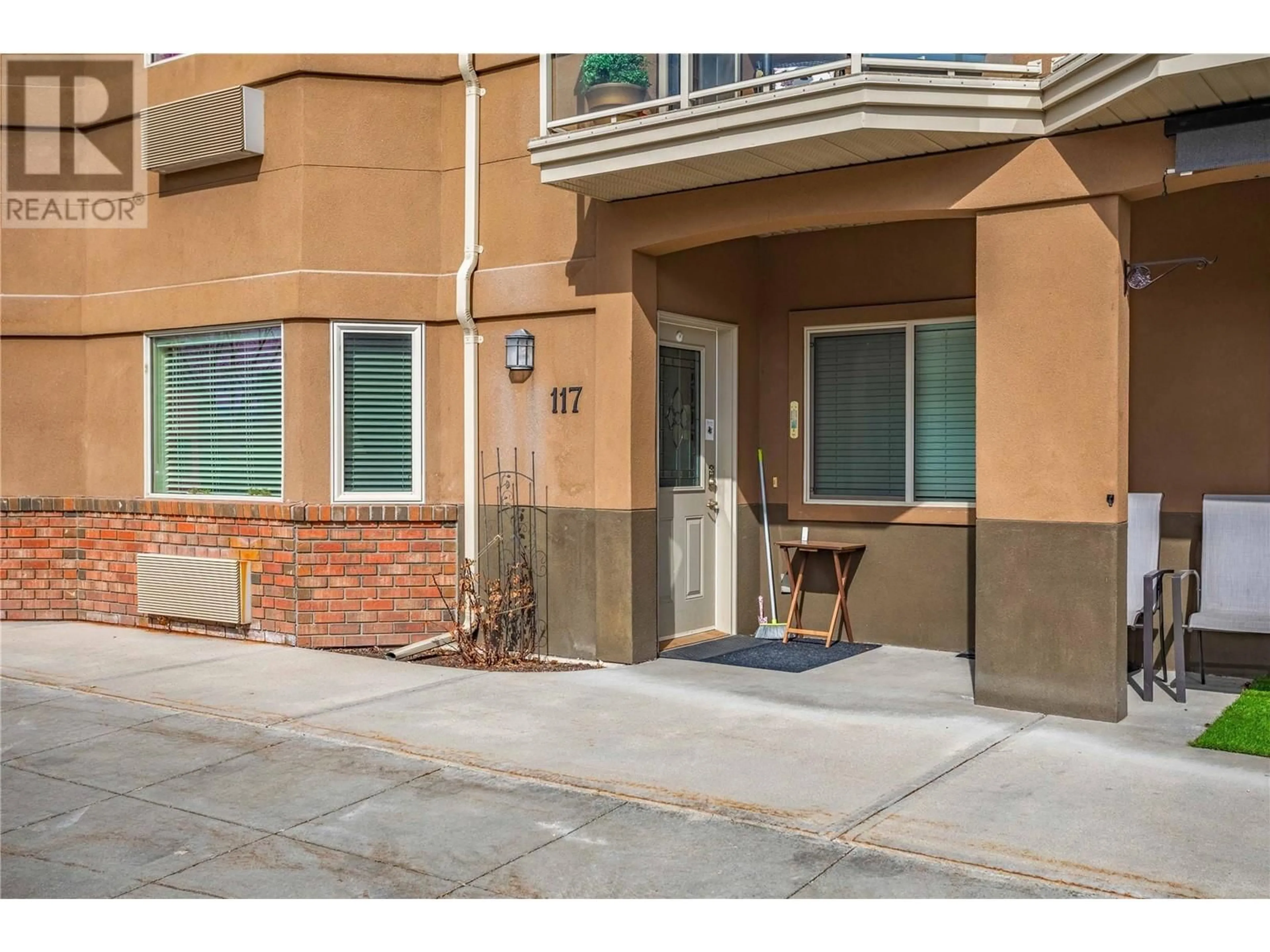 Patio, street for 117 - 4433 GORDON DRIVE, Kelowna British Columbia V1W1S9