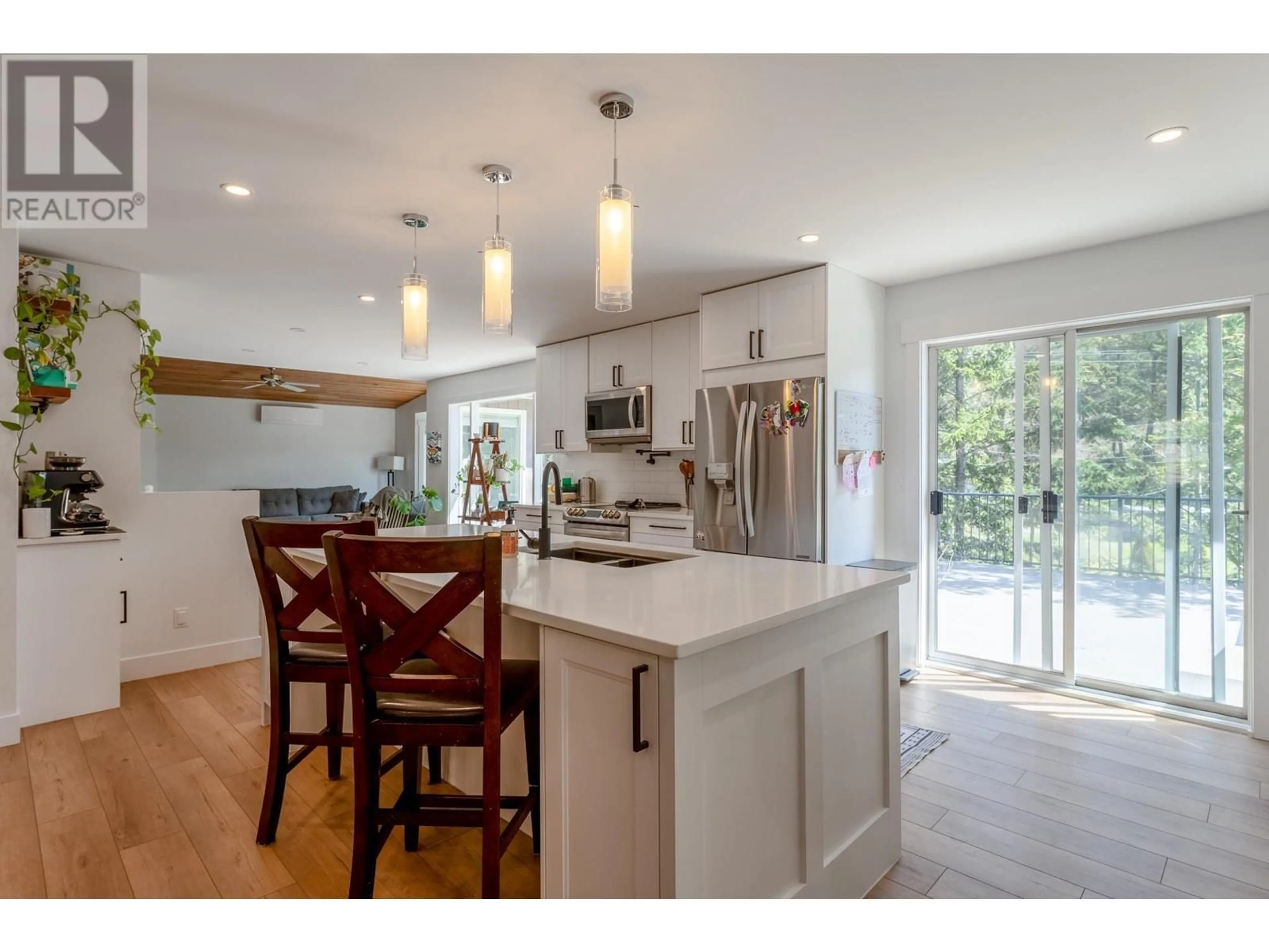 Open concept kitchen, unknown for 400 CLIFTON ROAD, Kelowna British Columbia V1V1A5