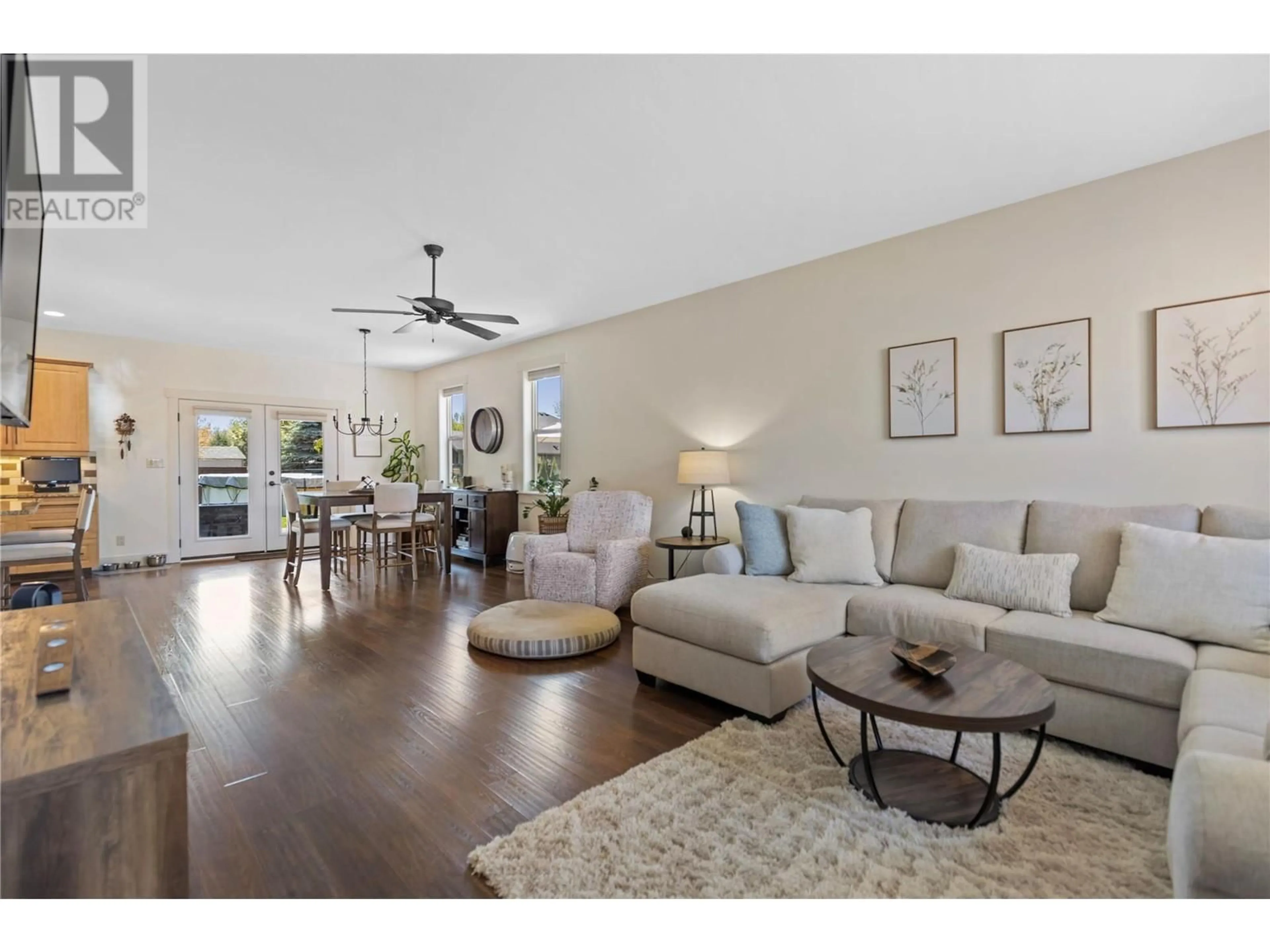 Living room with furniture, wood/laminate floor for 4812 SPRUCE CRESCENT, Barriere British Columbia V0E1E0