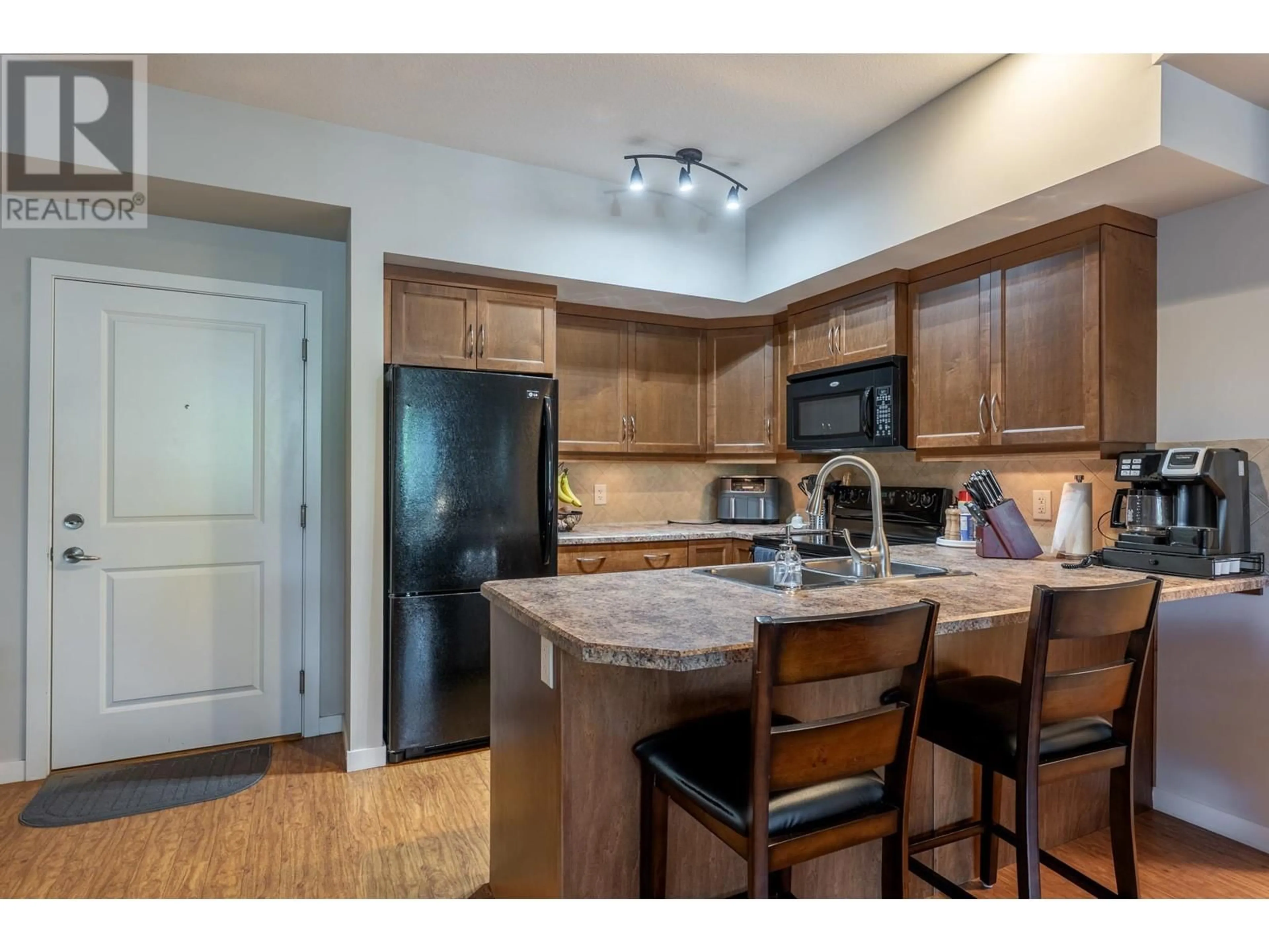 Standard kitchen, unknown for 121 - 850 SAUCIER AVENUE, Kelowna British Columbia V5N1T7