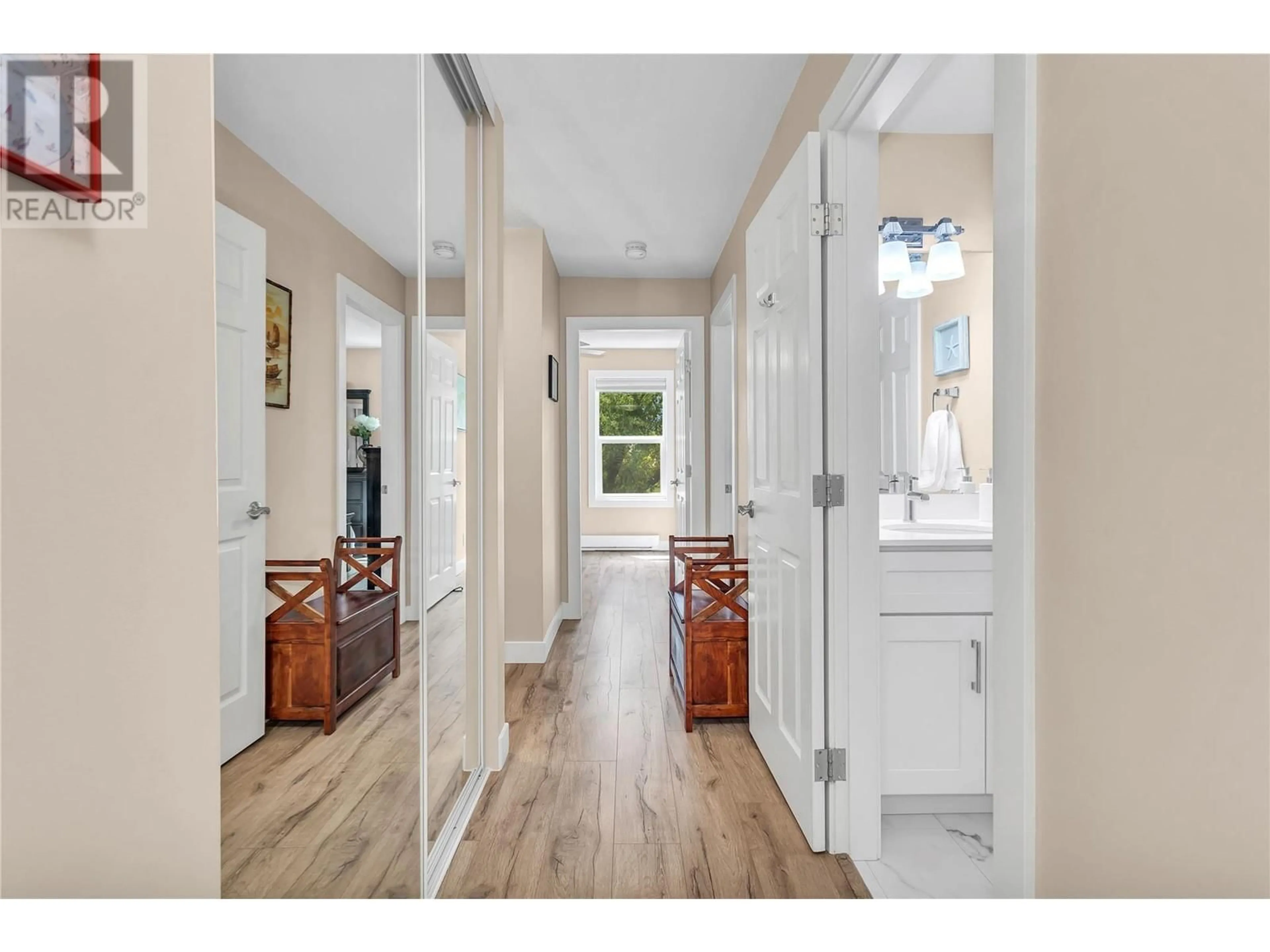 Indoor entryway for 218 - 575 SUTHERLAND AVENUE, Kelowna British Columbia V1Y8V1