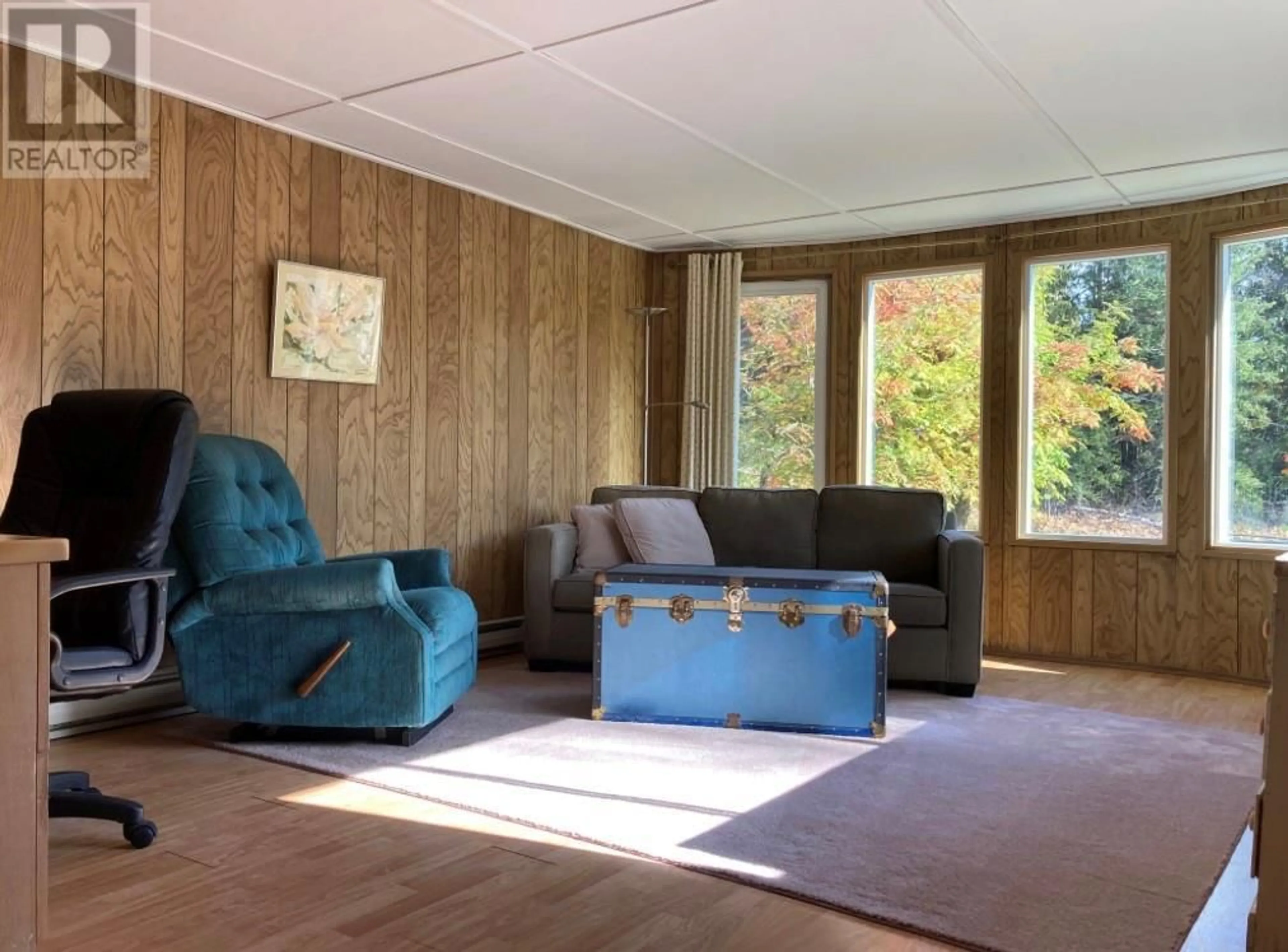 Living room with furniture, wood/laminate floor for 864 BARTLEY ROAD, Nakusp British Columbia V0G1R0