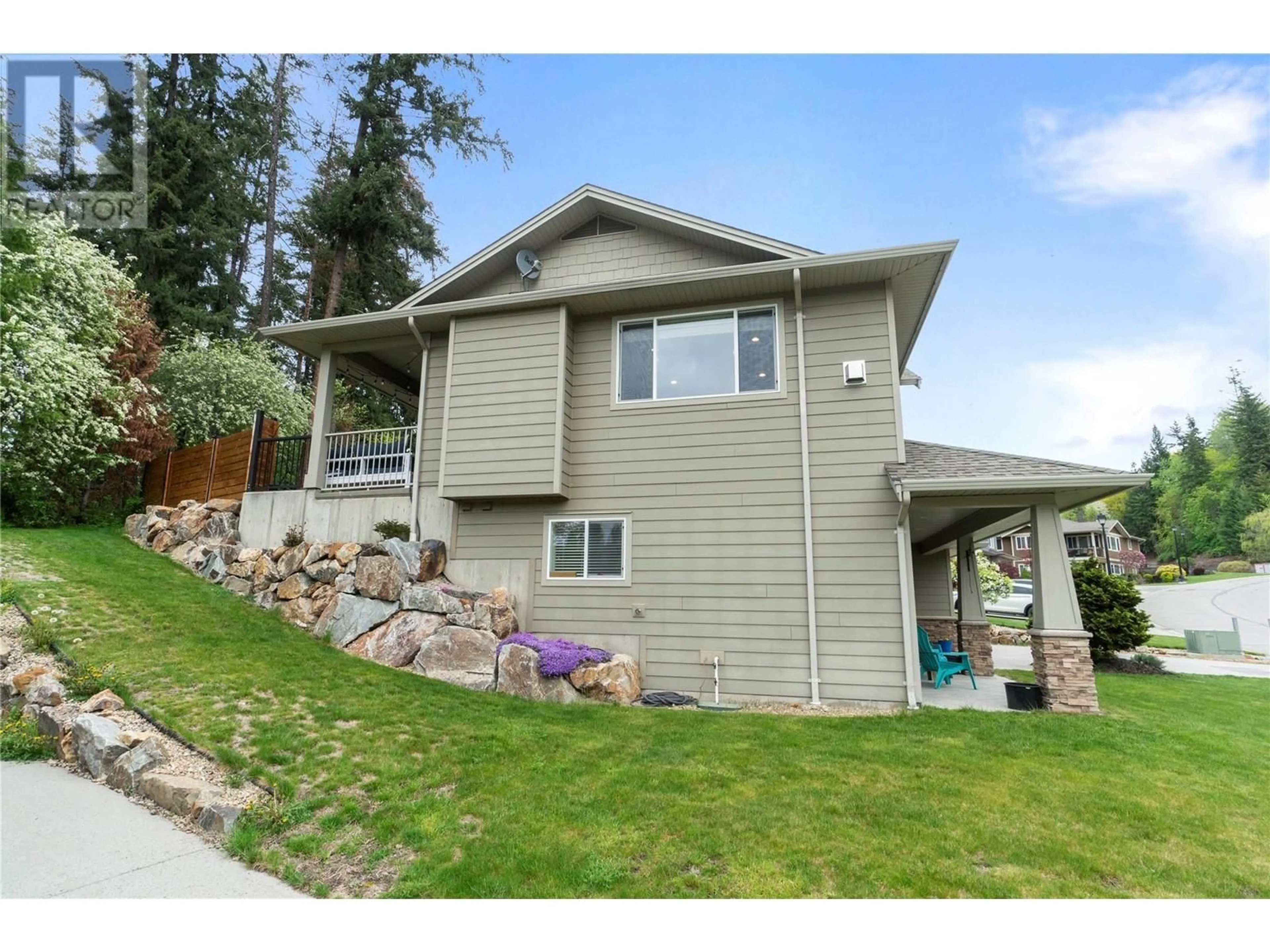 Home with vinyl exterior material, mountain view for 33 - 1581 20 STREET NORTHEAST, Salmon Arm British Columbia V1E0A7