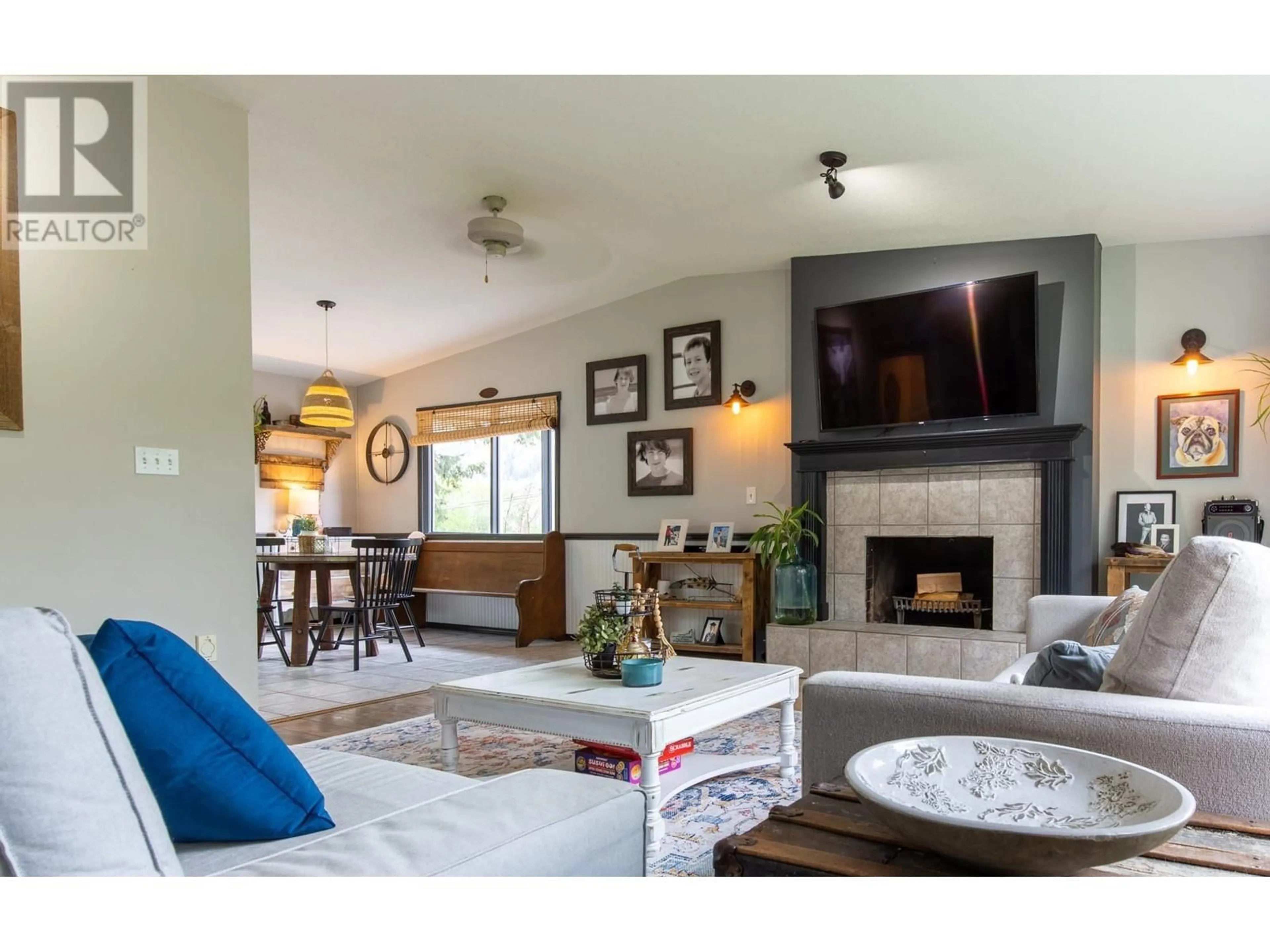 Living room with furniture, unknown for 1216 HWY 3A OTHER, Keremeos British Columbia V0X1N4