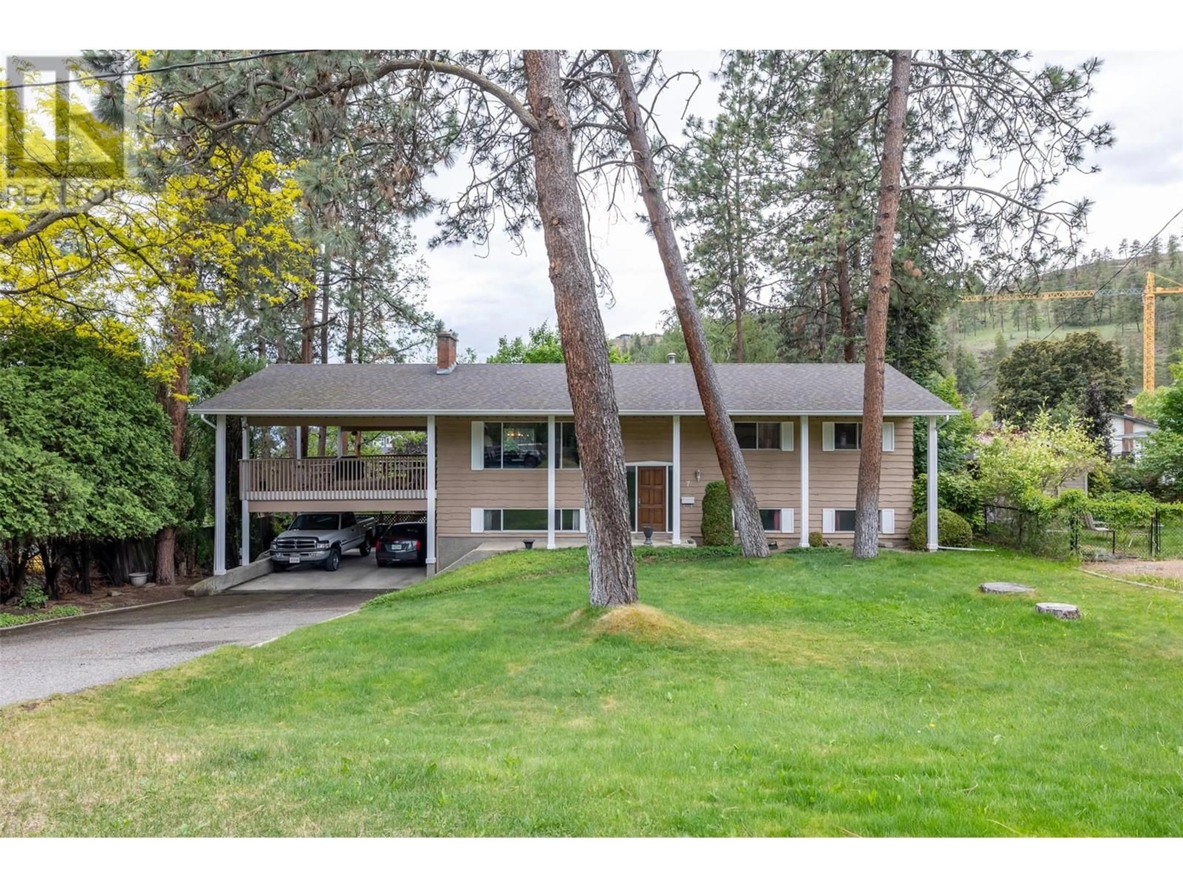 Home with vinyl exterior material, unknown for 7 BELLO ROAD, Kelowna British Columbia V1V1B9