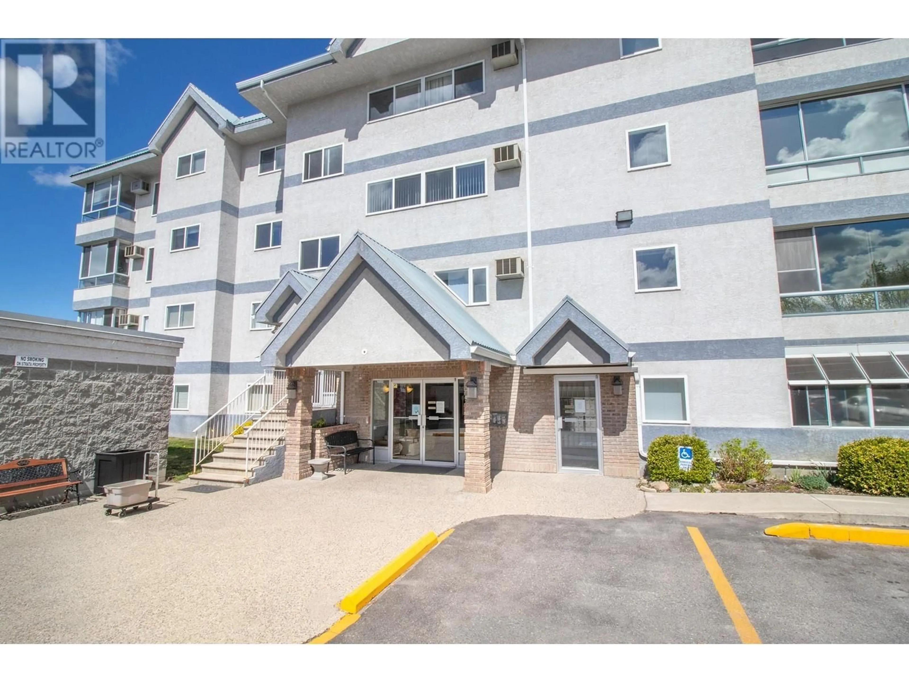 Indoor foyer for 304 - 200 HOLLYWOOD ROAD NORTH, Kelowna British Columbia V1X6Y9