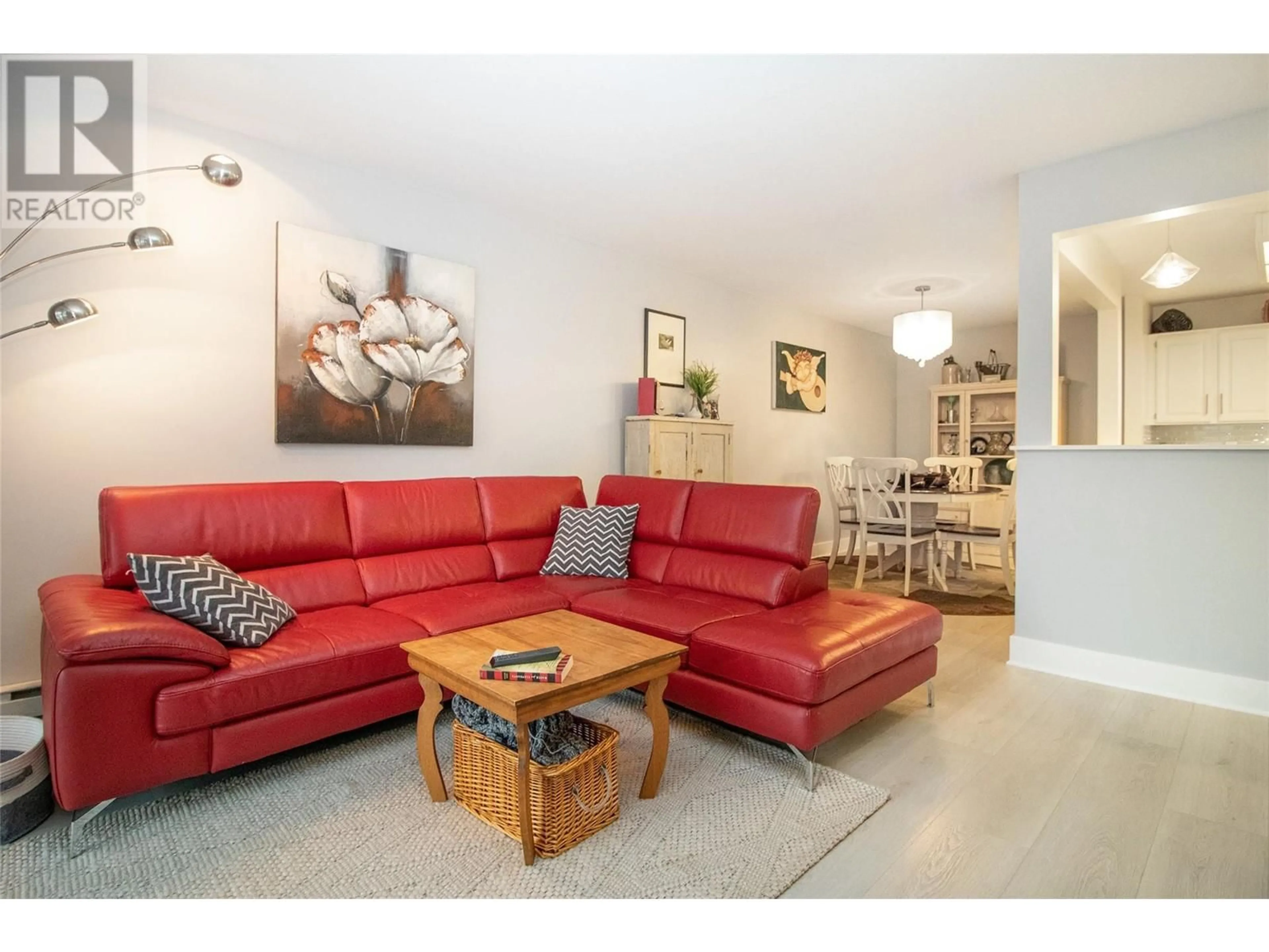 Living room with furniture, unknown for 304 - 200 HOLLYWOOD ROAD NORTH, Kelowna British Columbia V1X6Y9
