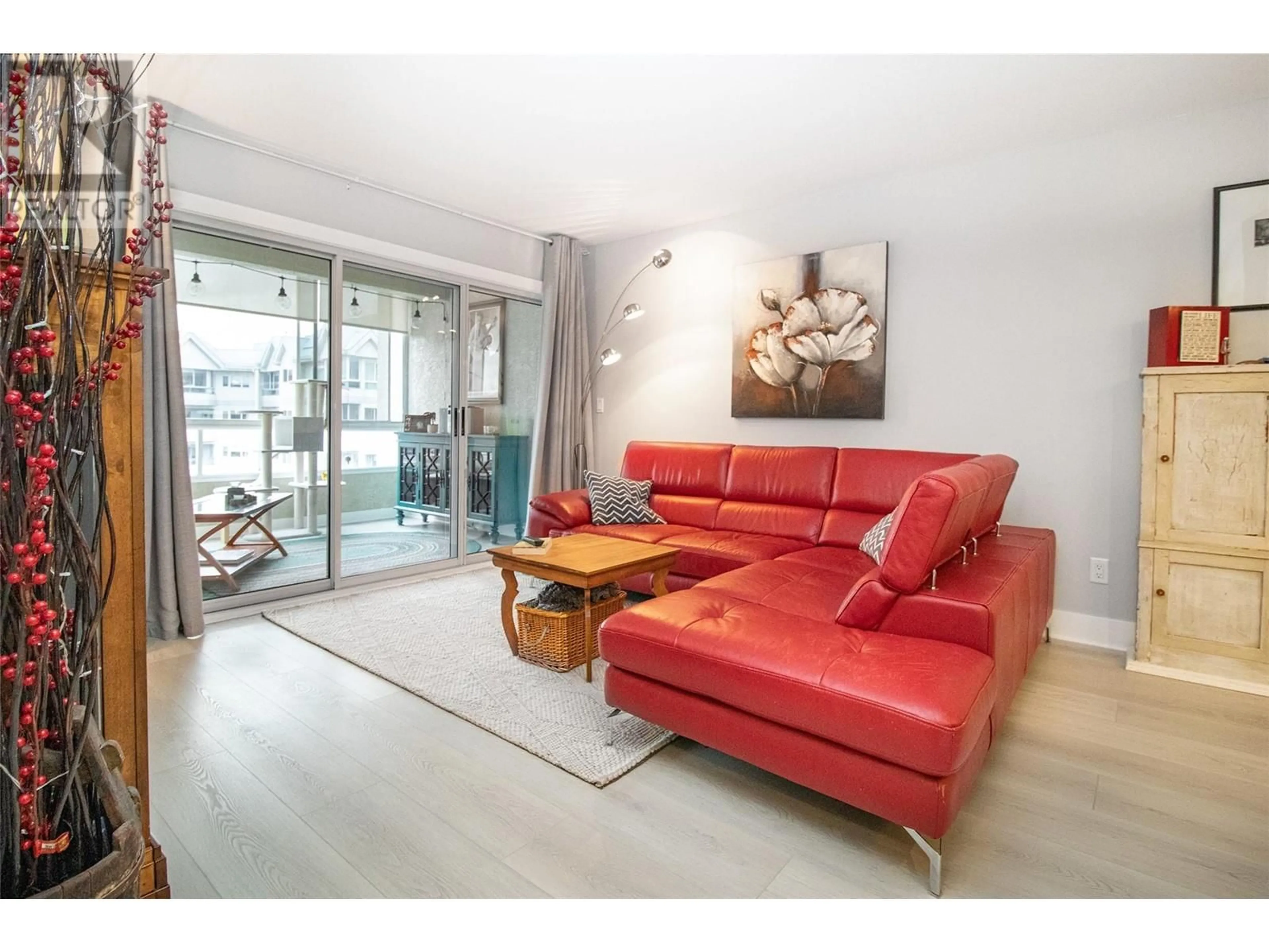Living room with furniture, unknown for 304 - 200 HOLLYWOOD ROAD NORTH, Kelowna British Columbia V1X6Y9