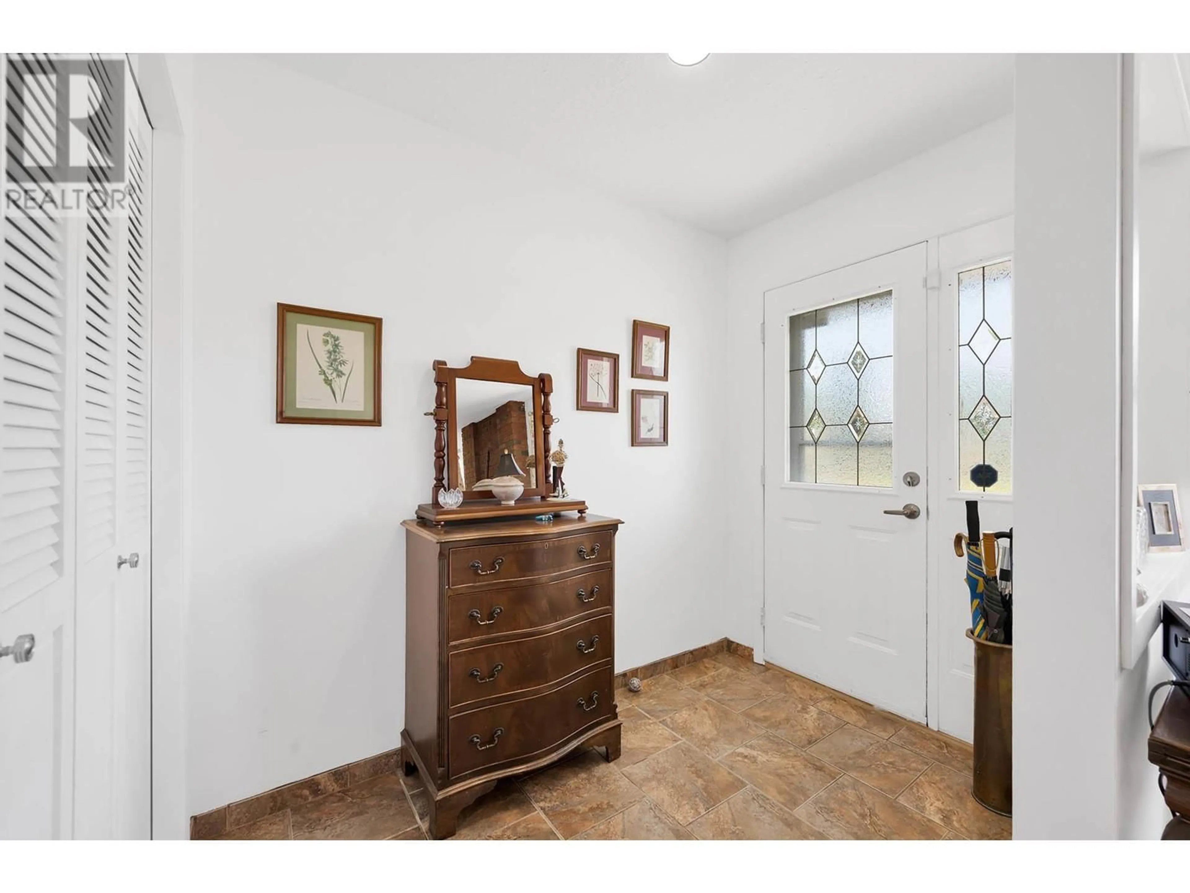 Indoor entryway for 1021 DUNDAS STREET, Kamloops British Columbia V2B2T1