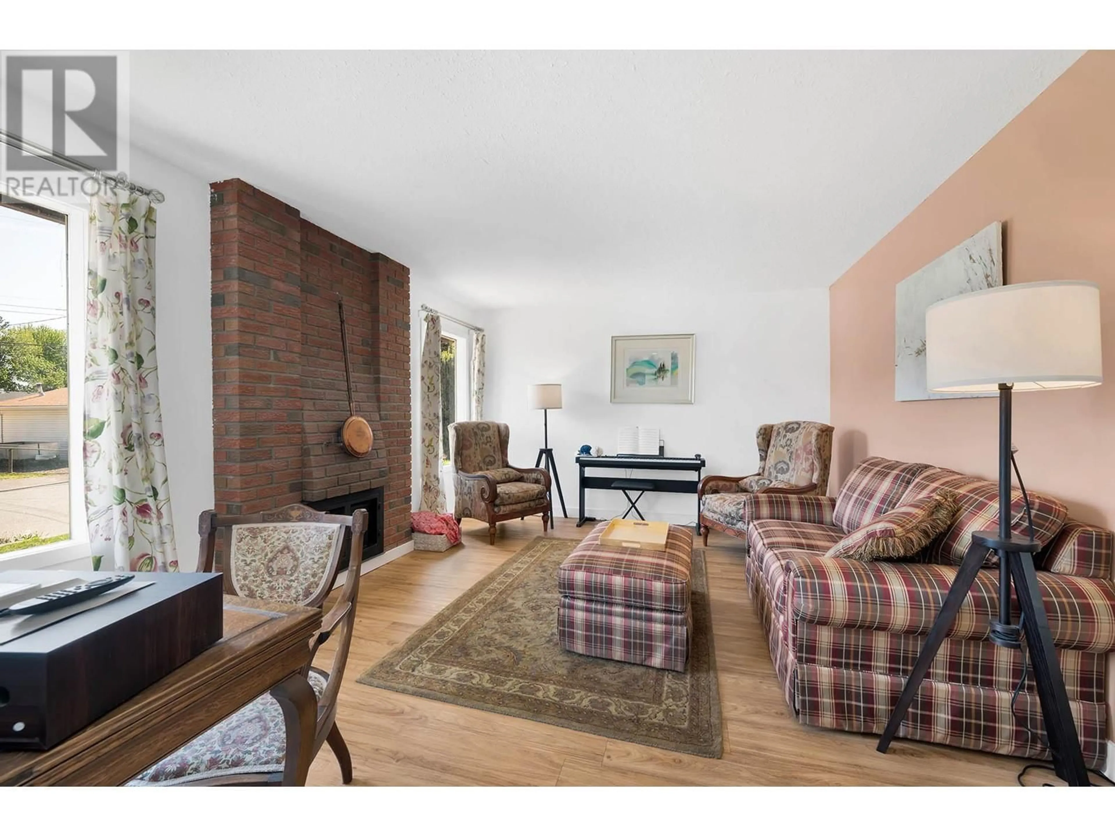 Living room with furniture, unknown for 1021 DUNDAS STREET, Kamloops British Columbia V2B2T1