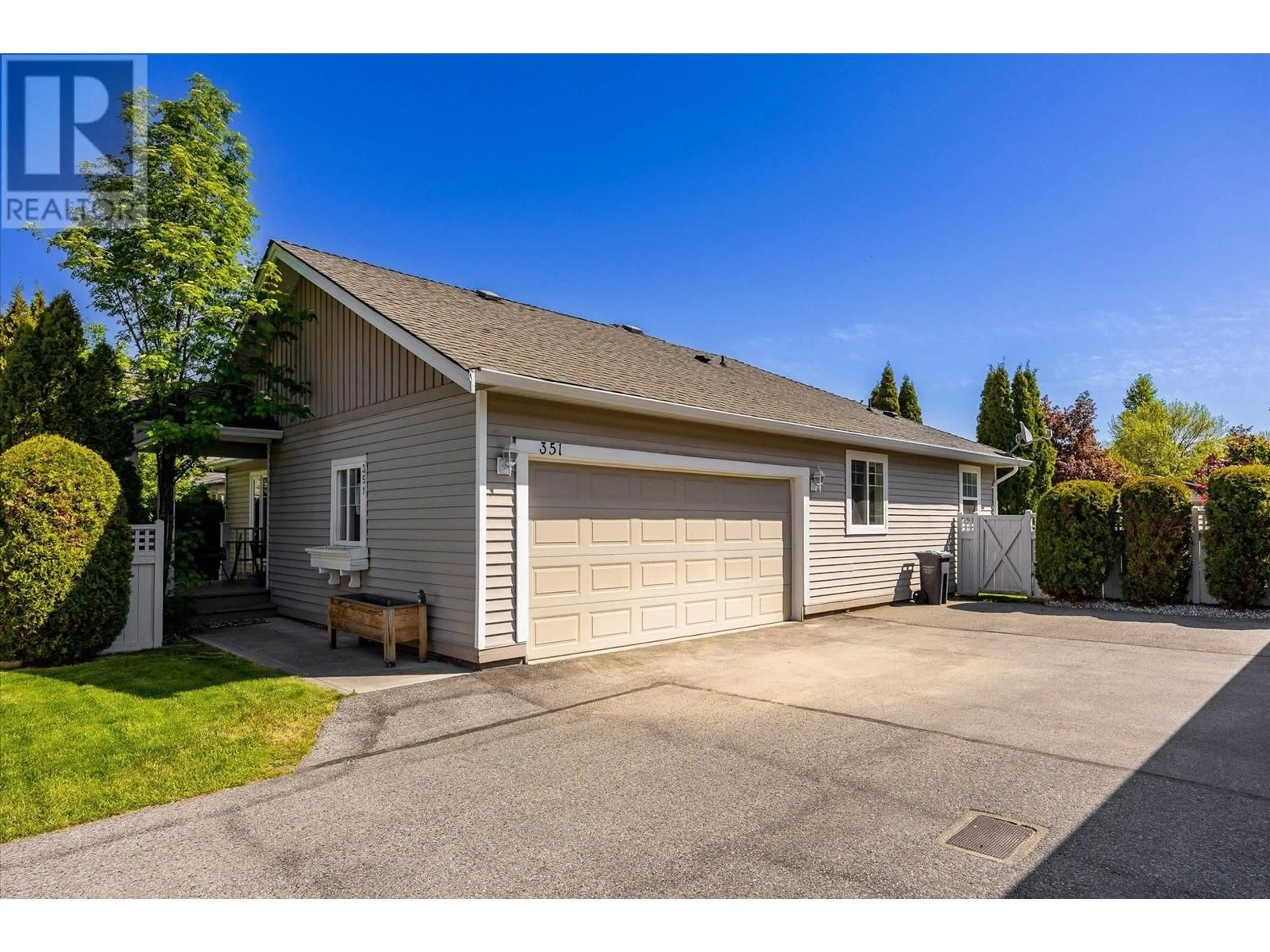 Indoor garage for 351 - 665 COOK ROAD, Kelowna British Columbia V1W4T4