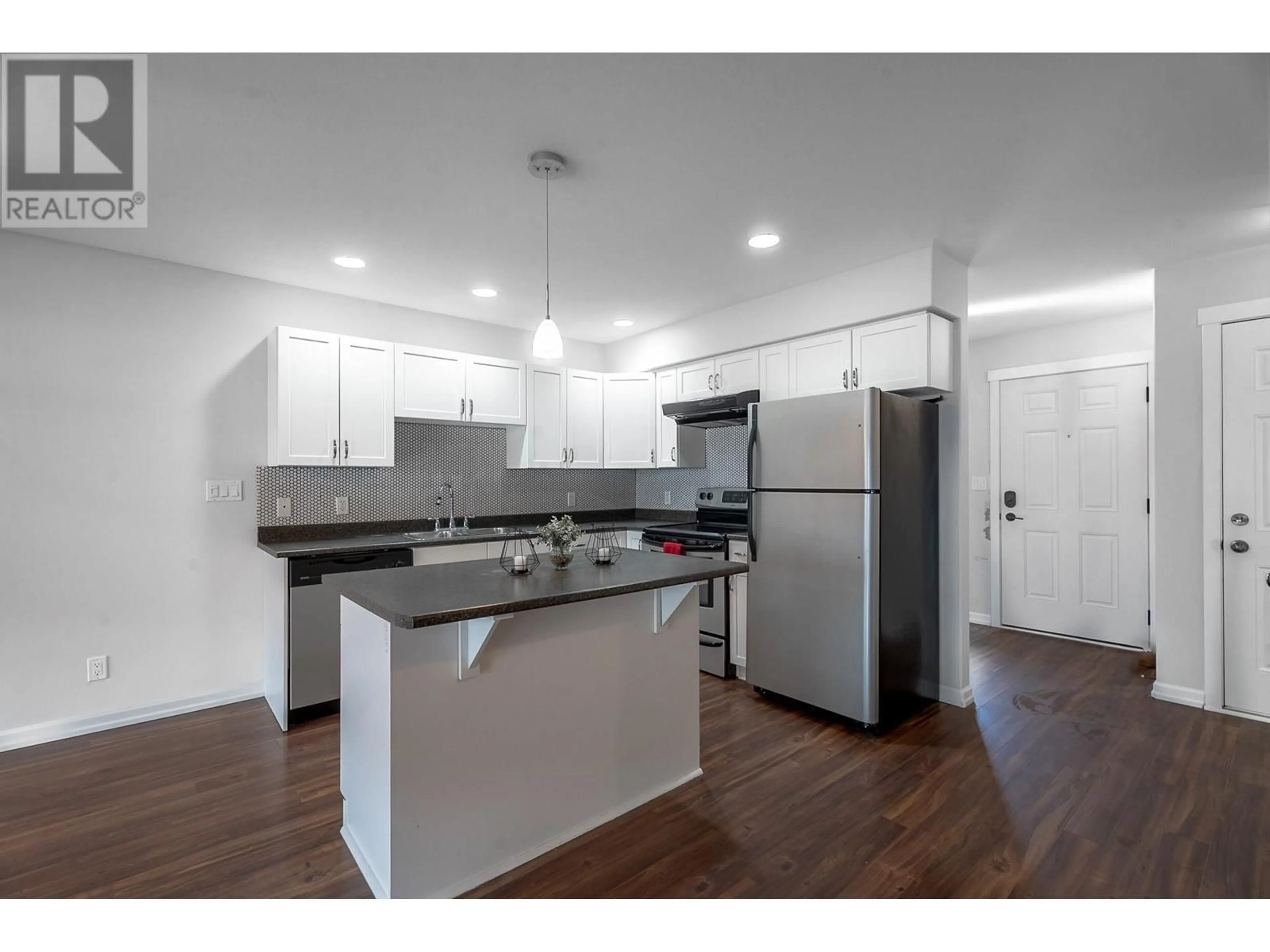 Open concept kitchen, wood/laminate floor for 18 - 1900 HUGH ALLAN DRIVE, Kamloops British Columbia V1S0A8