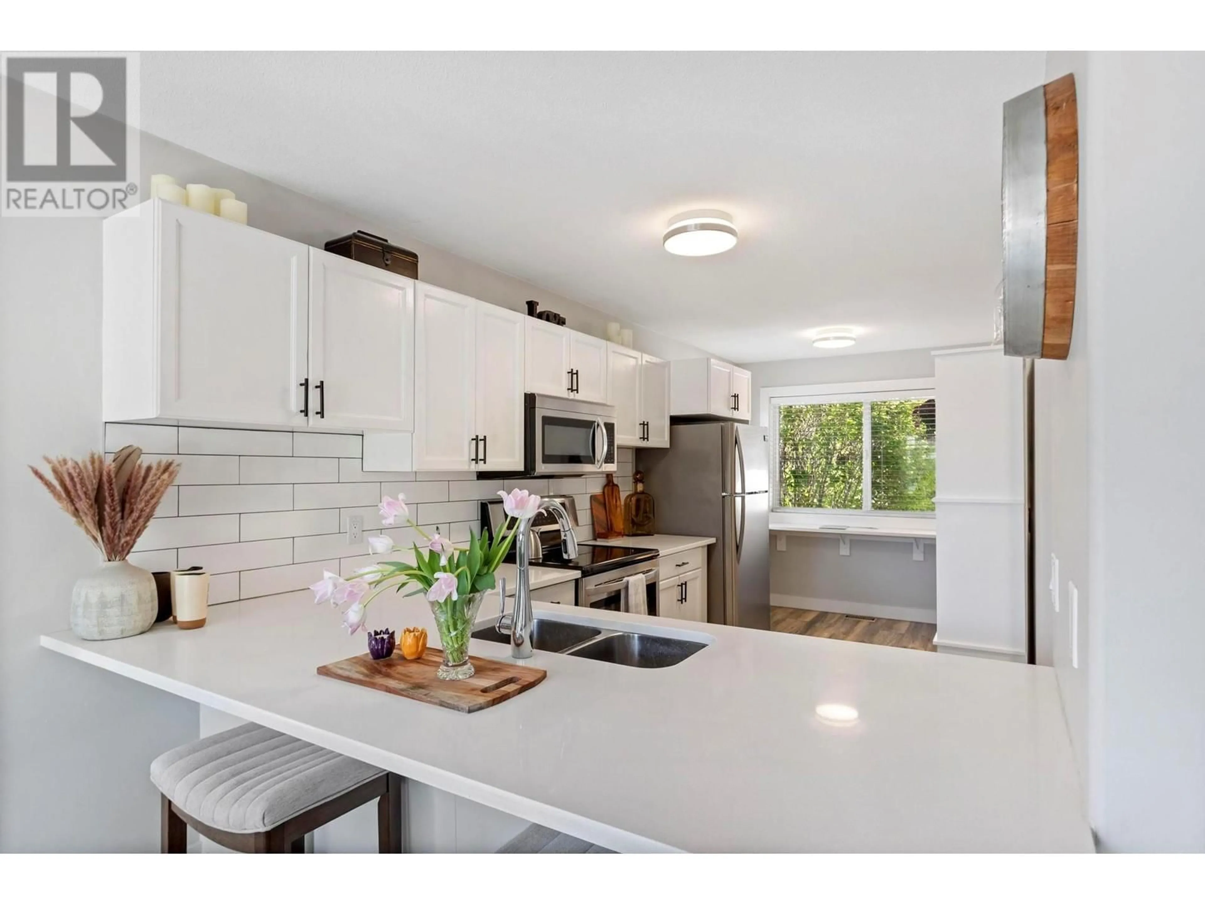 Open concept kitchen, unknown for 117 - 133 WYNDHAM CRESCENT, Kelowna British Columbia V1V1Y8