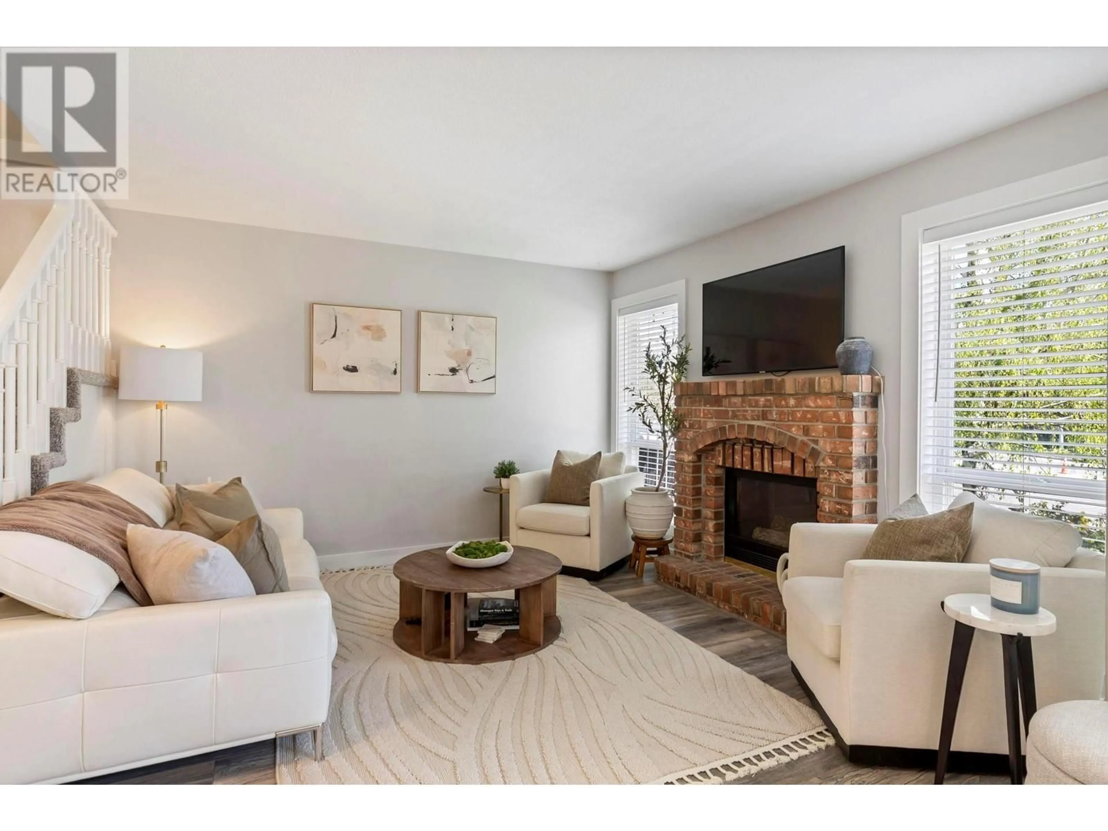 Living room with furniture, unknown for 117 - 133 WYNDHAM CRESCENT, Kelowna British Columbia V1V1Y8