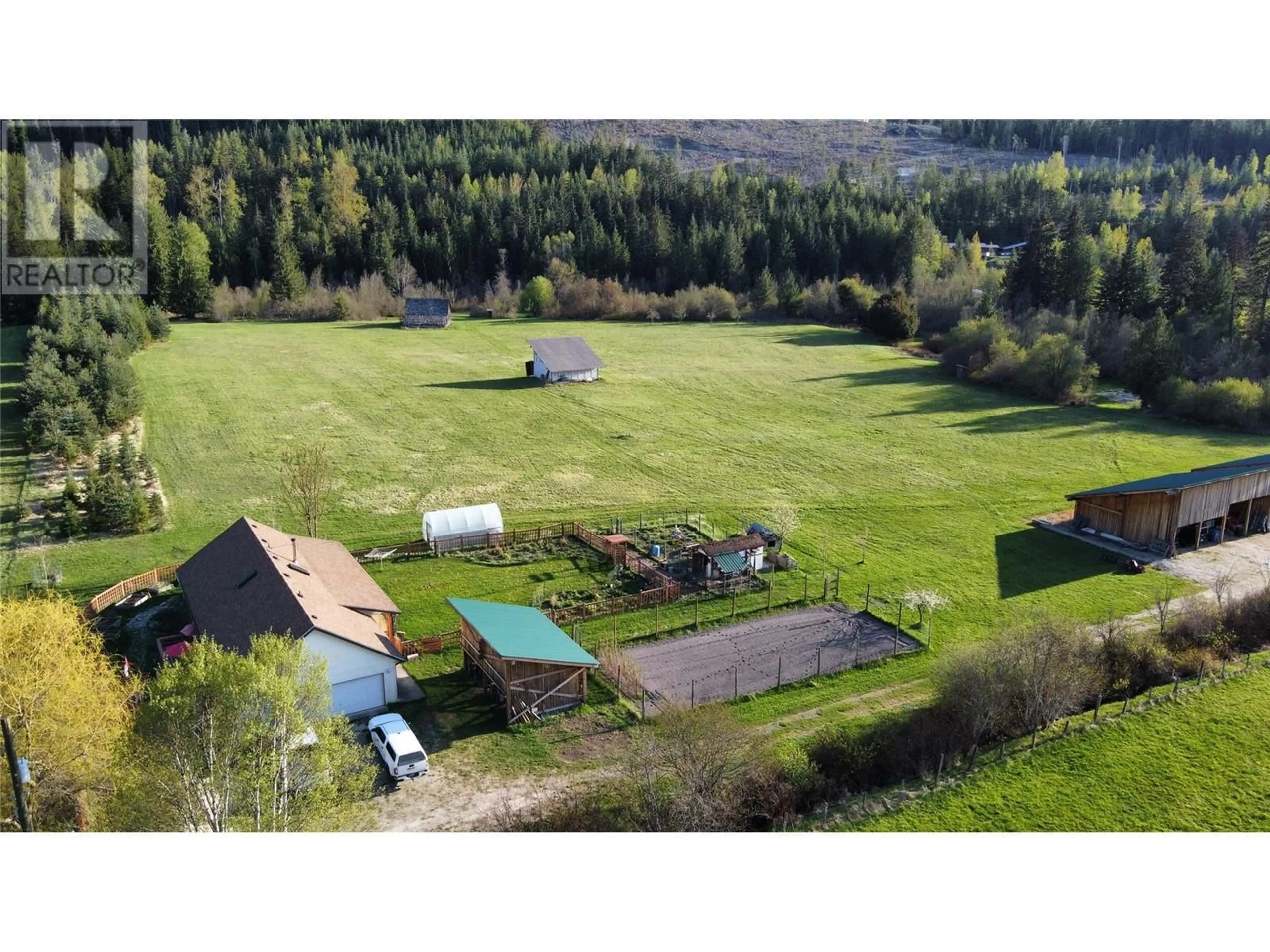 A pic from outside/outdoor area/front of a property/back of a property/a pic from drone, mountain view for 695 BROUSE LOOP ROAD, Nakusp British Columbia V0G1R1