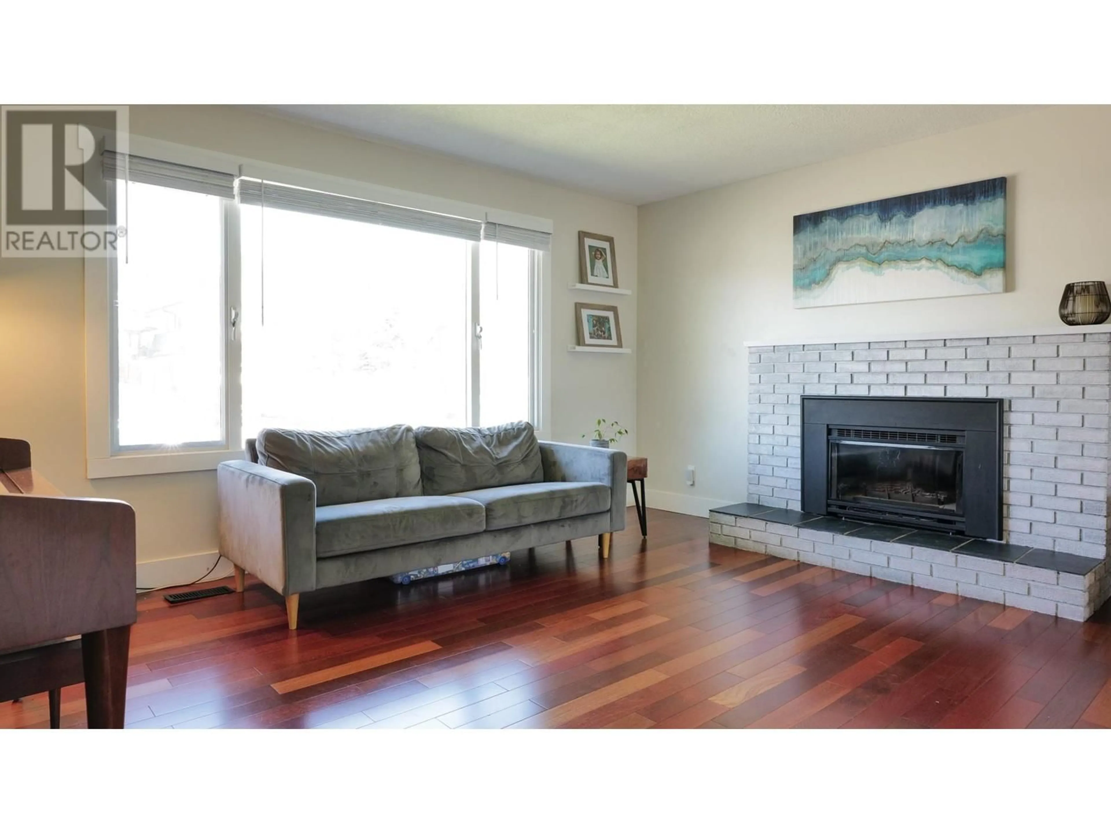 Living room with furniture, wood/laminate floor for 1006 33 AVENUE, Vernon British Columbia V1T6R7