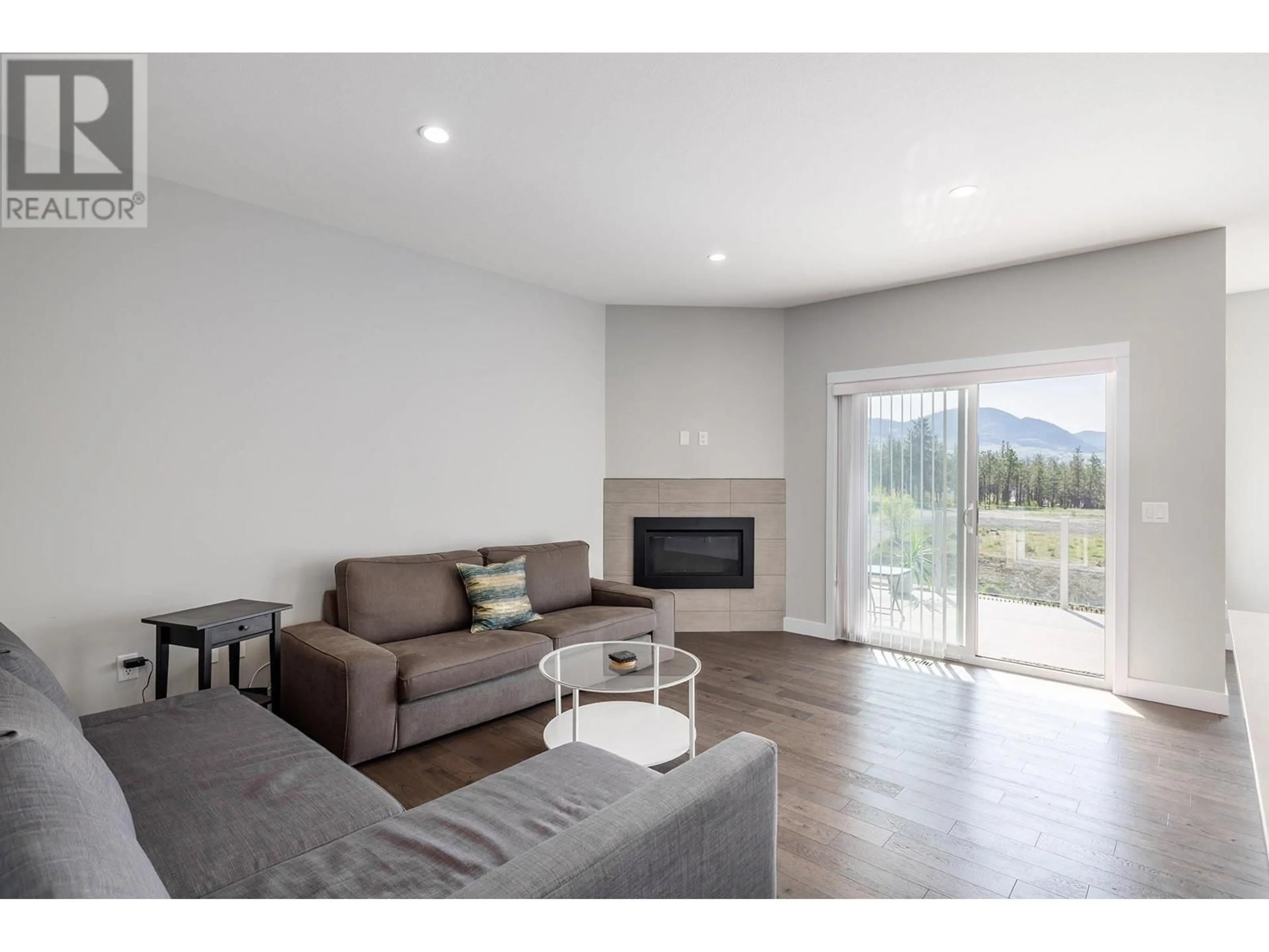 Living room with furniture, wood/laminate floor for 116 - 3075 VINT ROAD, Kelowna British Columbia V1V0A4