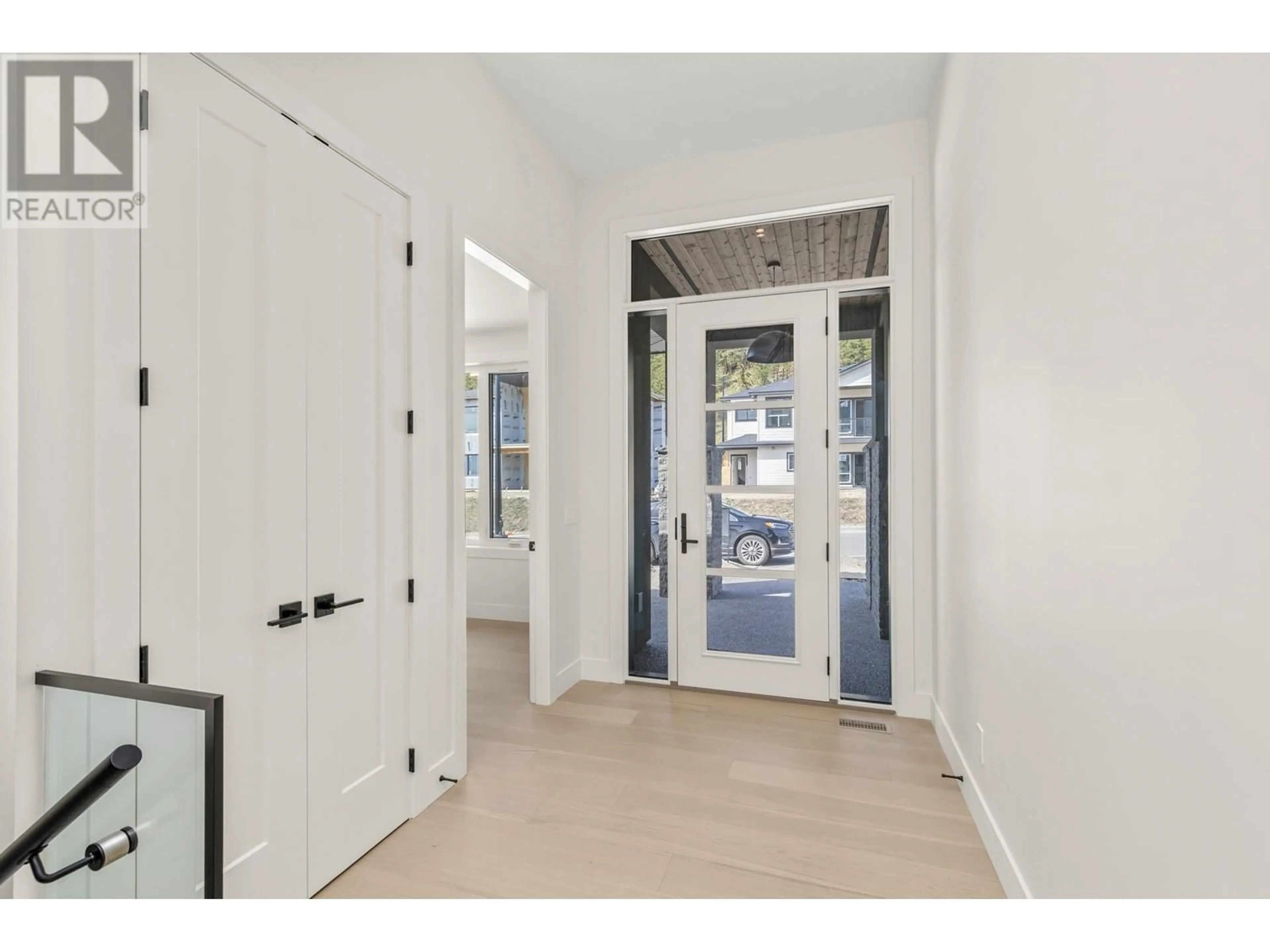 Indoor entryway for 873 MELROSE STREET, Kelowna British Columbia V1P0A8