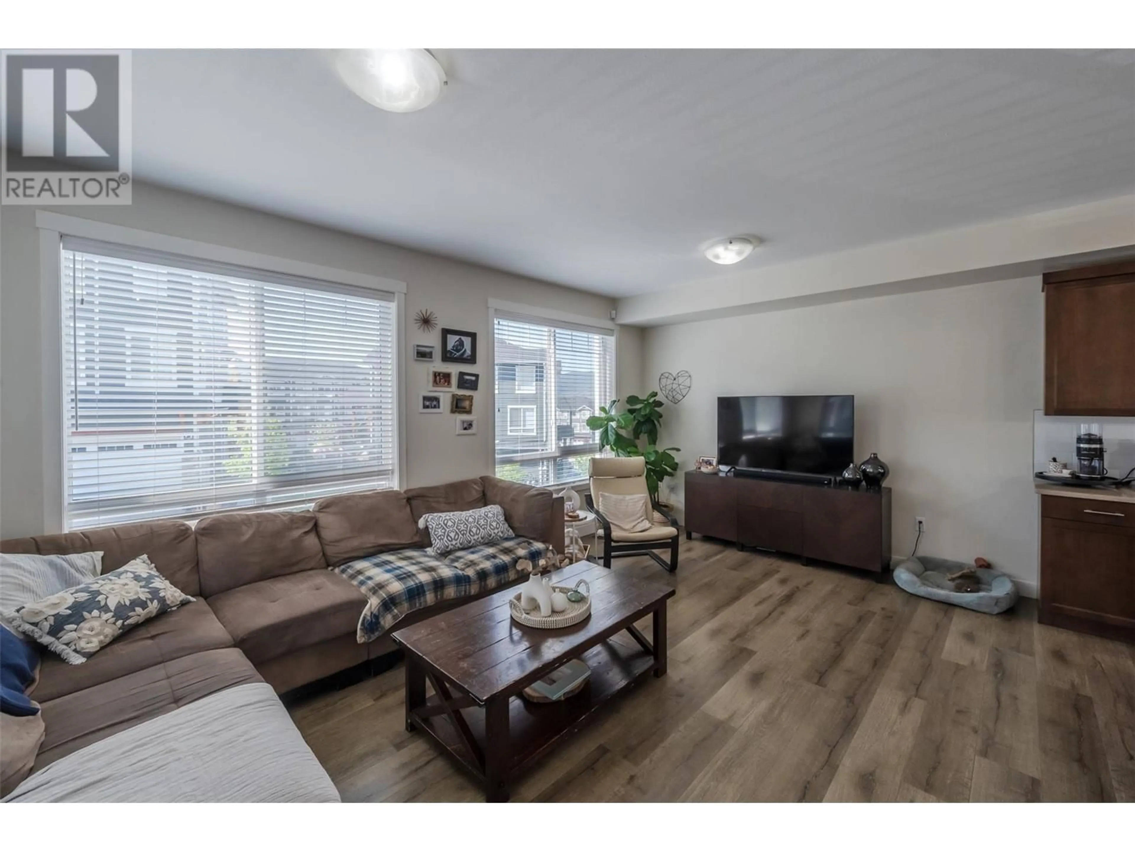 Living room with furniture, wood/laminate floor for 136 - 1115 HOLDEN ROAD, Penticton British Columbia V2A0B7