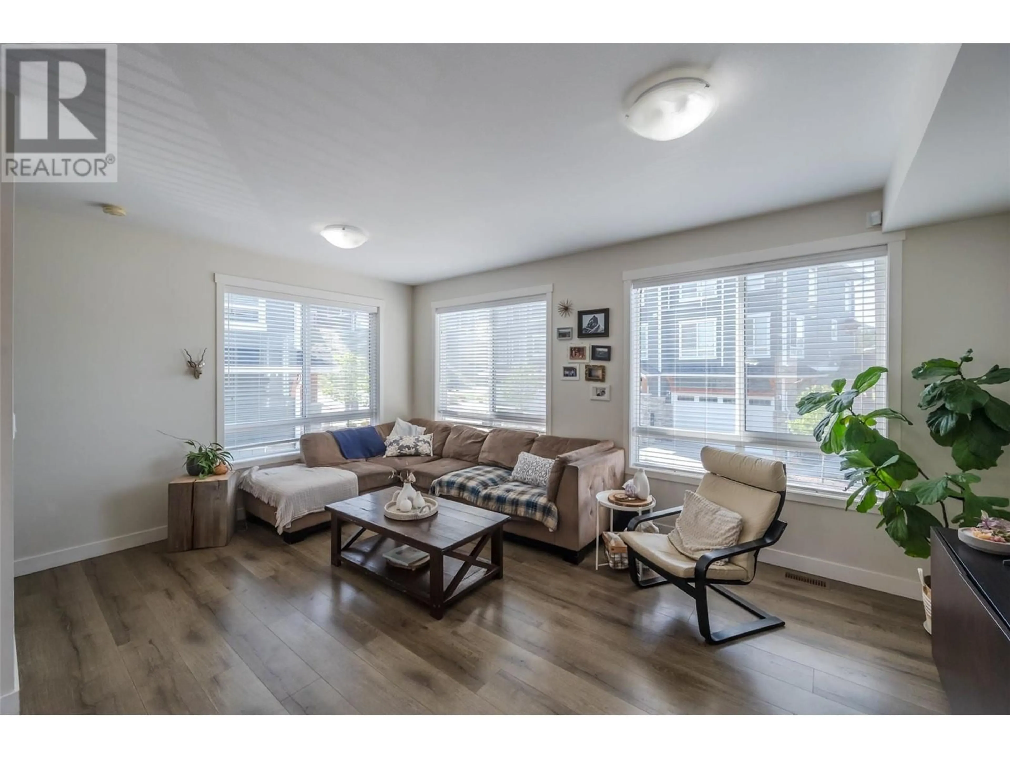 Living room with furniture, wood/laminate floor for 136 - 1115 HOLDEN ROAD, Penticton British Columbia V2A0B7