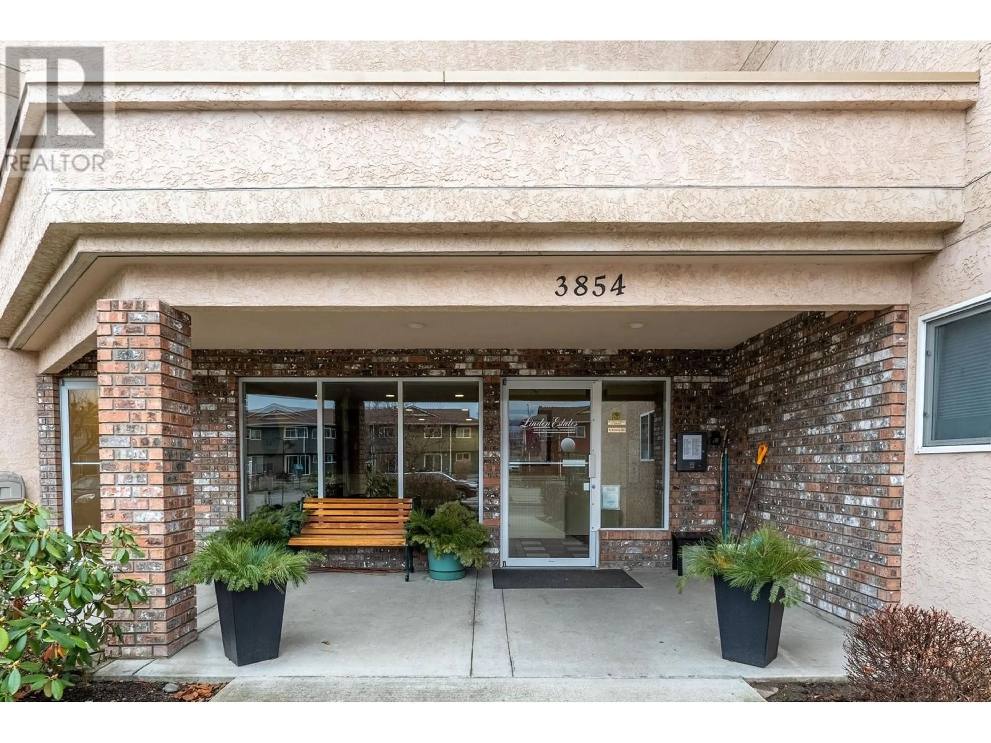 Indoor foyer for 206 - 3854 BROWN ROAD, West Kelowna British Columbia V4T2J5