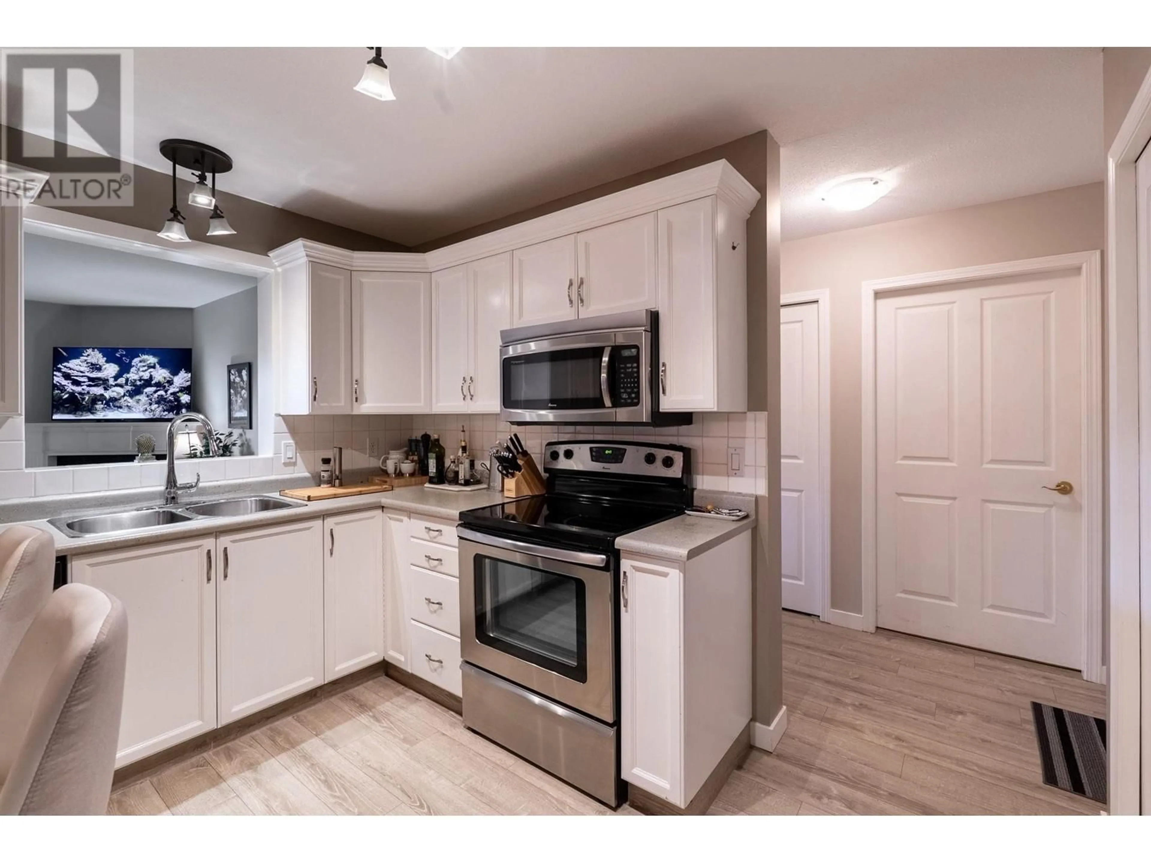 Standard kitchen, unknown for 206 - 3854 BROWN ROAD, West Kelowna British Columbia V4T2J5