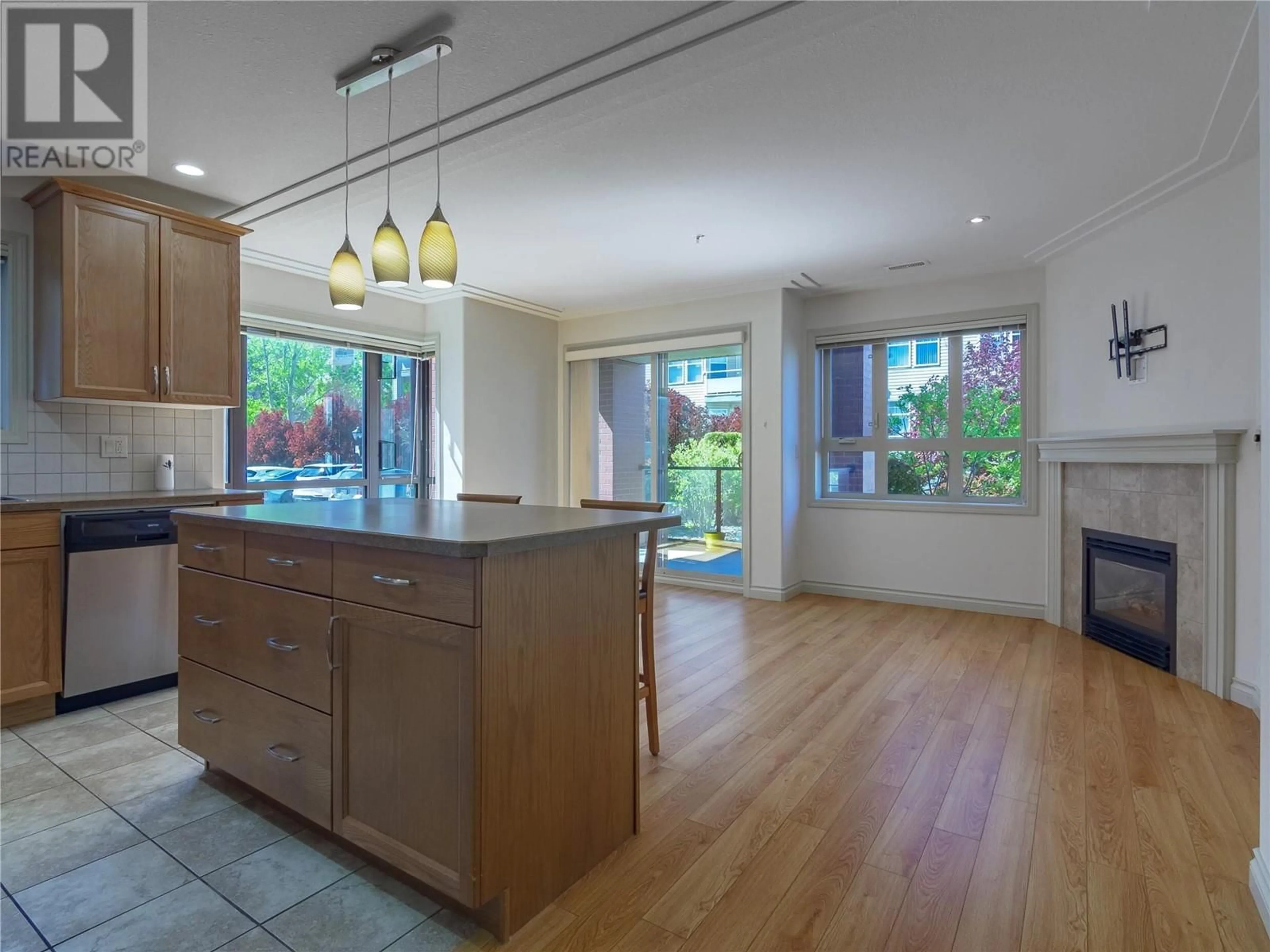 Open concept kitchen, unknown for 101 - 2113 ATKINSON STREET, Penticton British Columbia V2A8R5