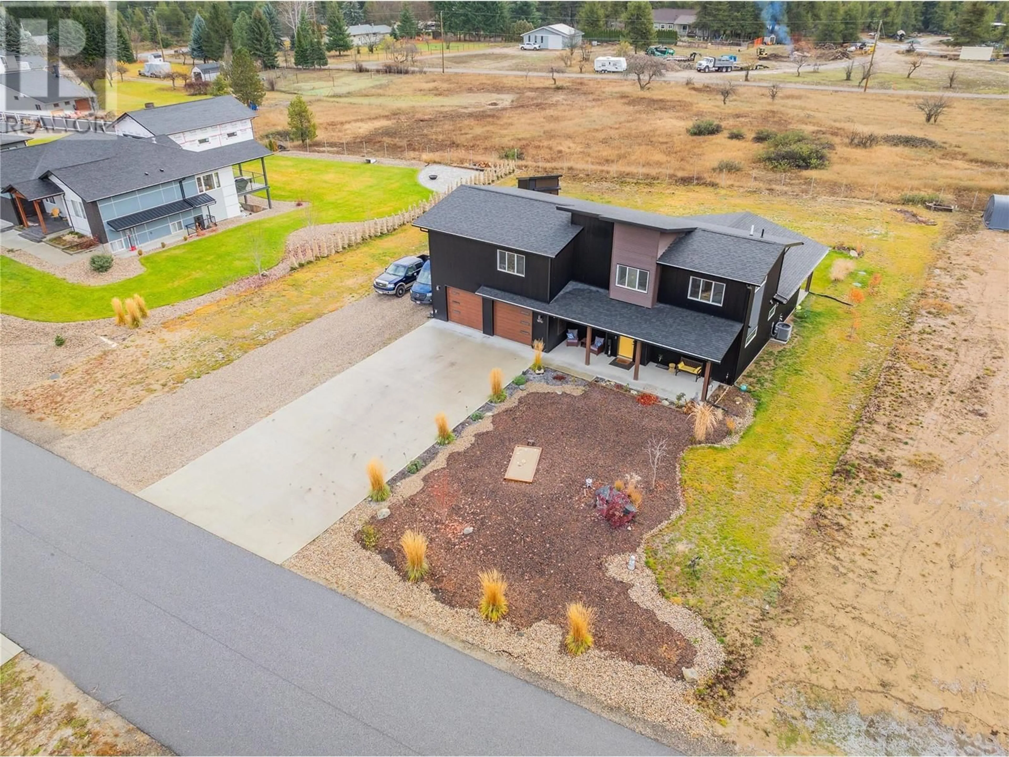 A pic from outside/outdoor area/front of a property/back of a property/a pic from drone, unknown for 1070 ELKVIEW ROAD, Castlegar British Columbia V1N4L5