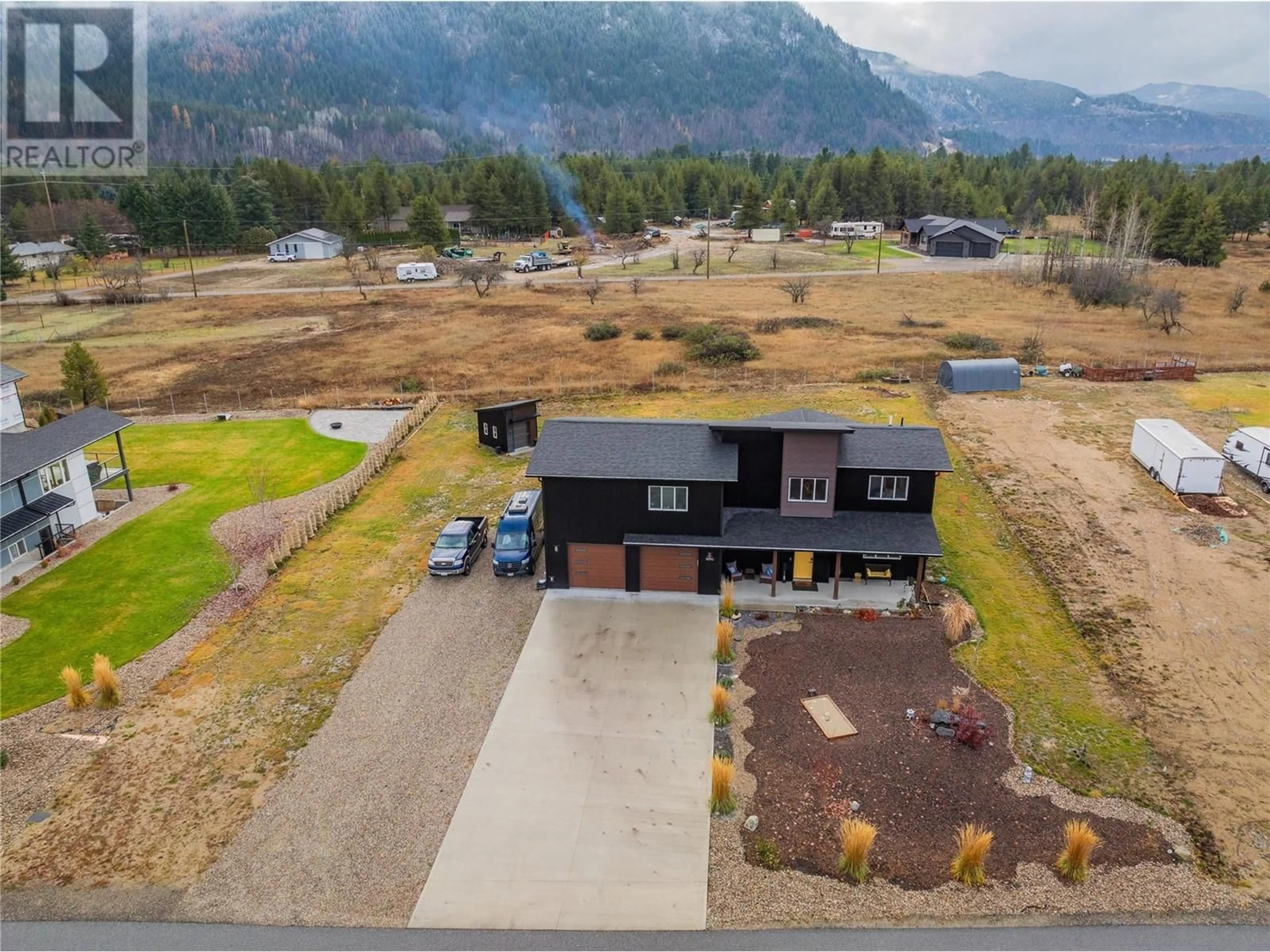 A pic from outside/outdoor area/front of a property/back of a property/a pic from drone, mountain view for 1070 ELKVIEW ROAD, Castlegar British Columbia V1N4L5