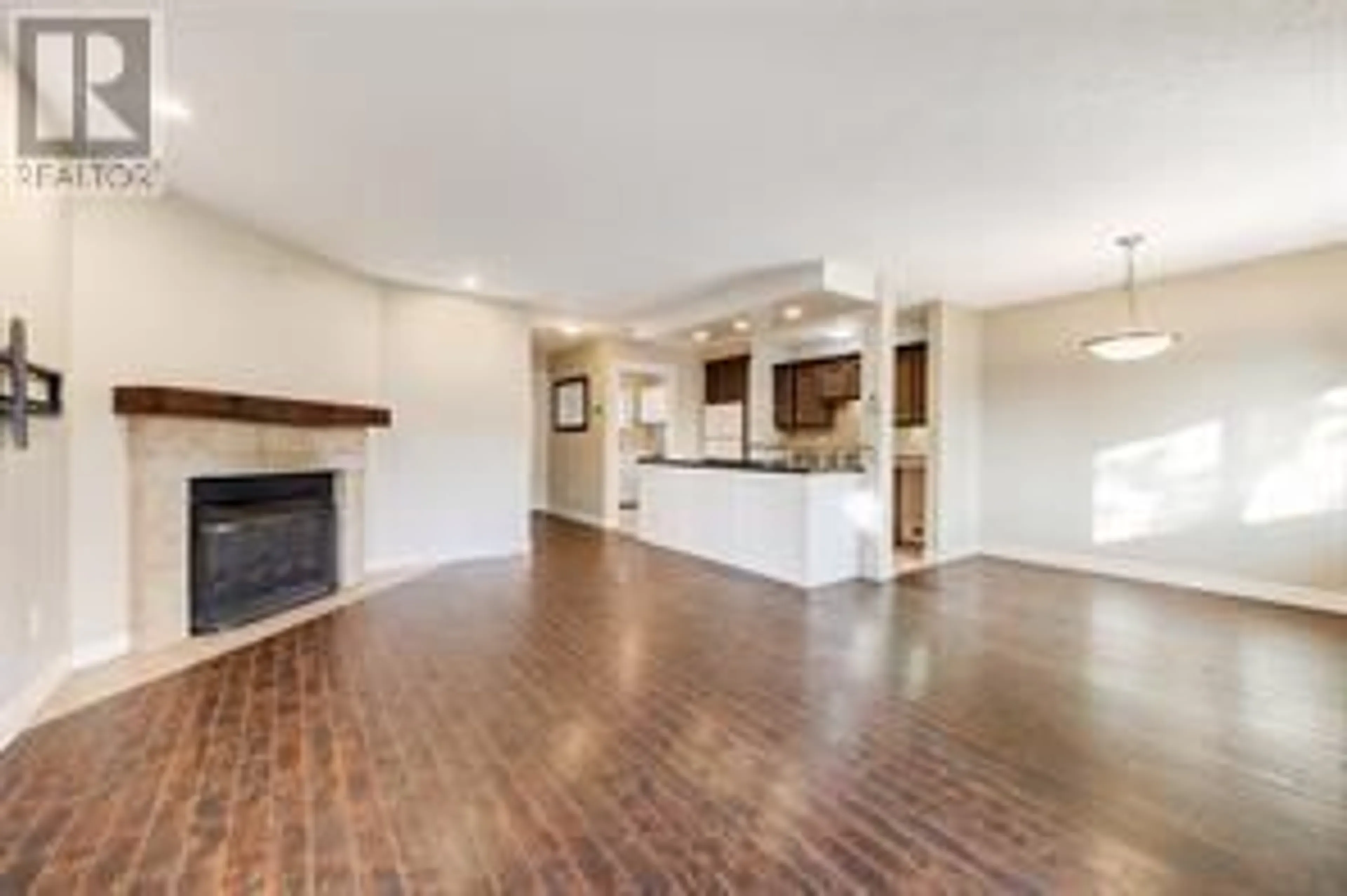 Open concept kitchen, wood/laminate floor for 4 - 217 FRANKLYN ROAD, Kelowna British Columbia V1X6A9