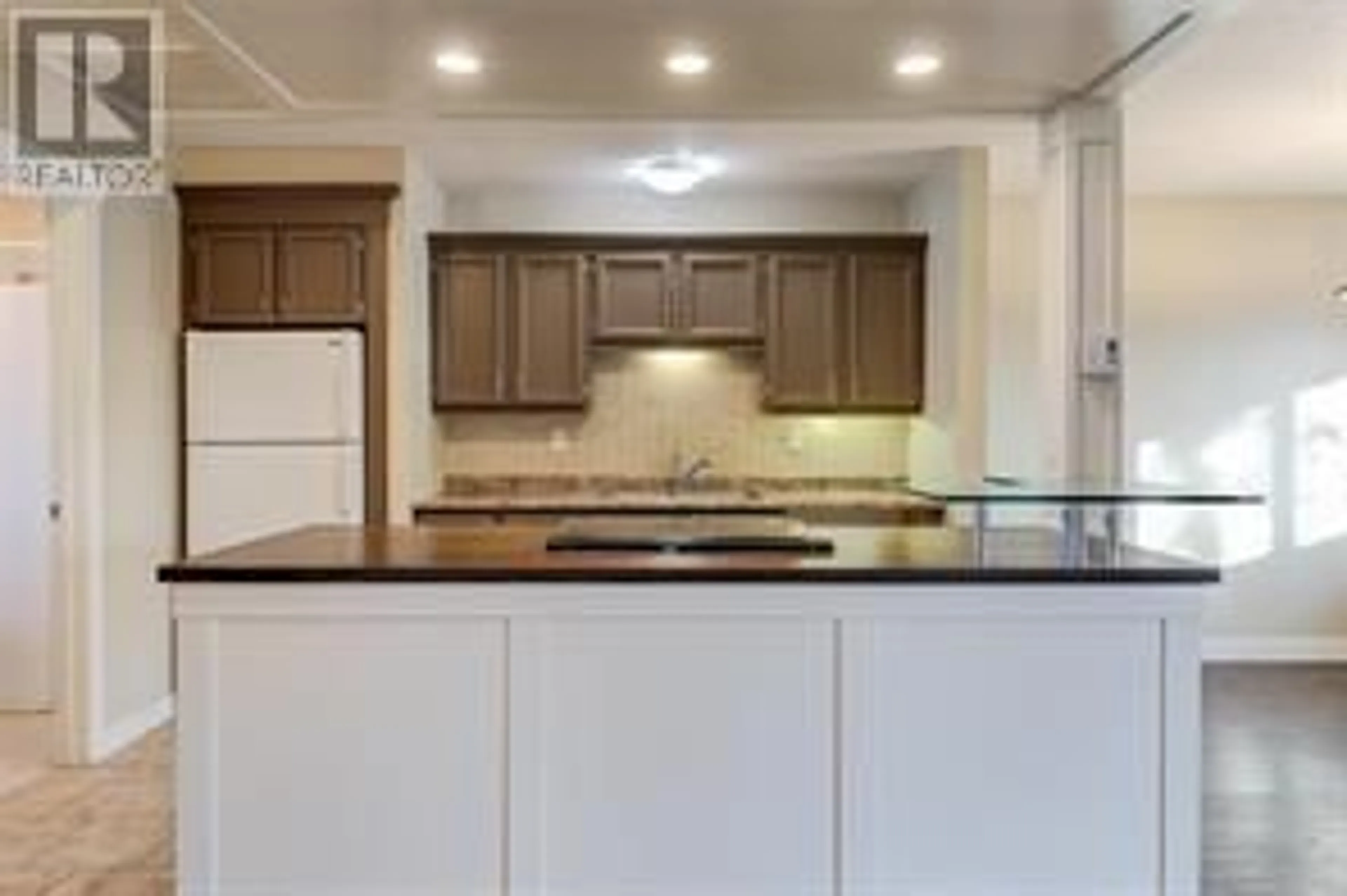 Open concept kitchen, ceramic/tile floor for 4 - 217 FRANKLYN ROAD, Kelowna British Columbia V1X6A9