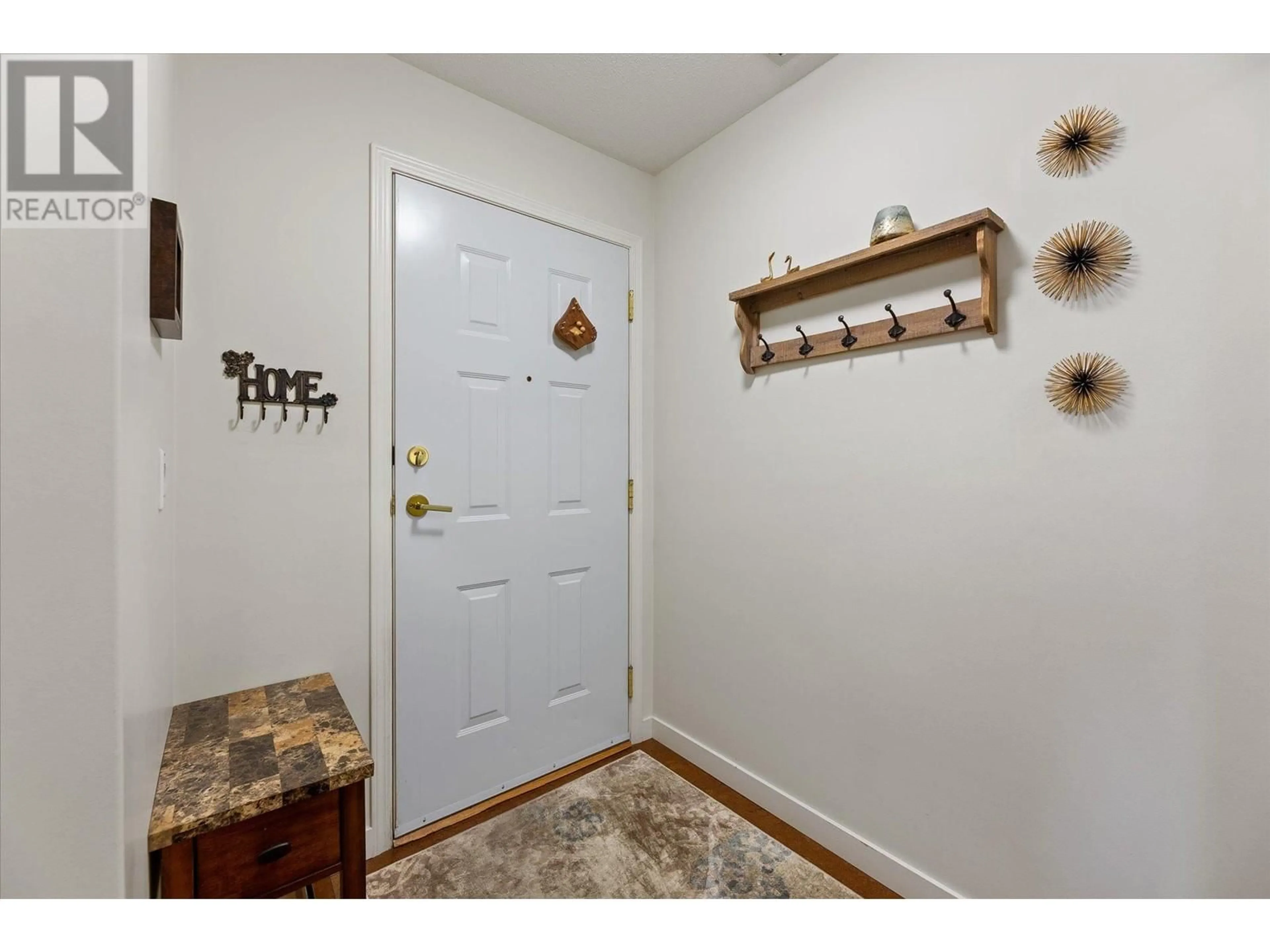 Indoor entryway for 313 - 940 GLENWOOD AVENUE, Kelowna British Columbia V1Y9P2