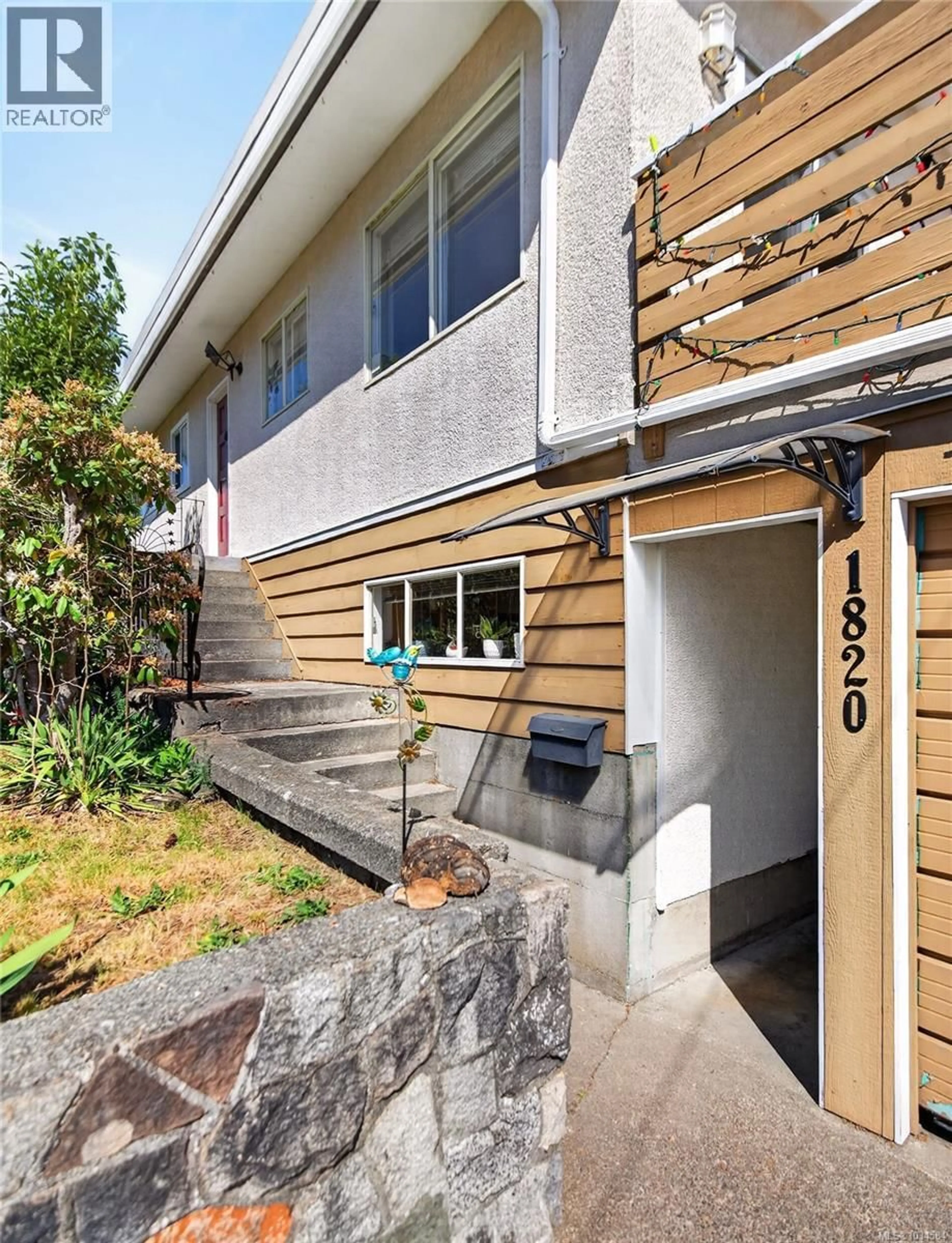 Home with vinyl exterior material, street for 1820 TREELANE ROAD, Campbell River British Columbia V9W4E8