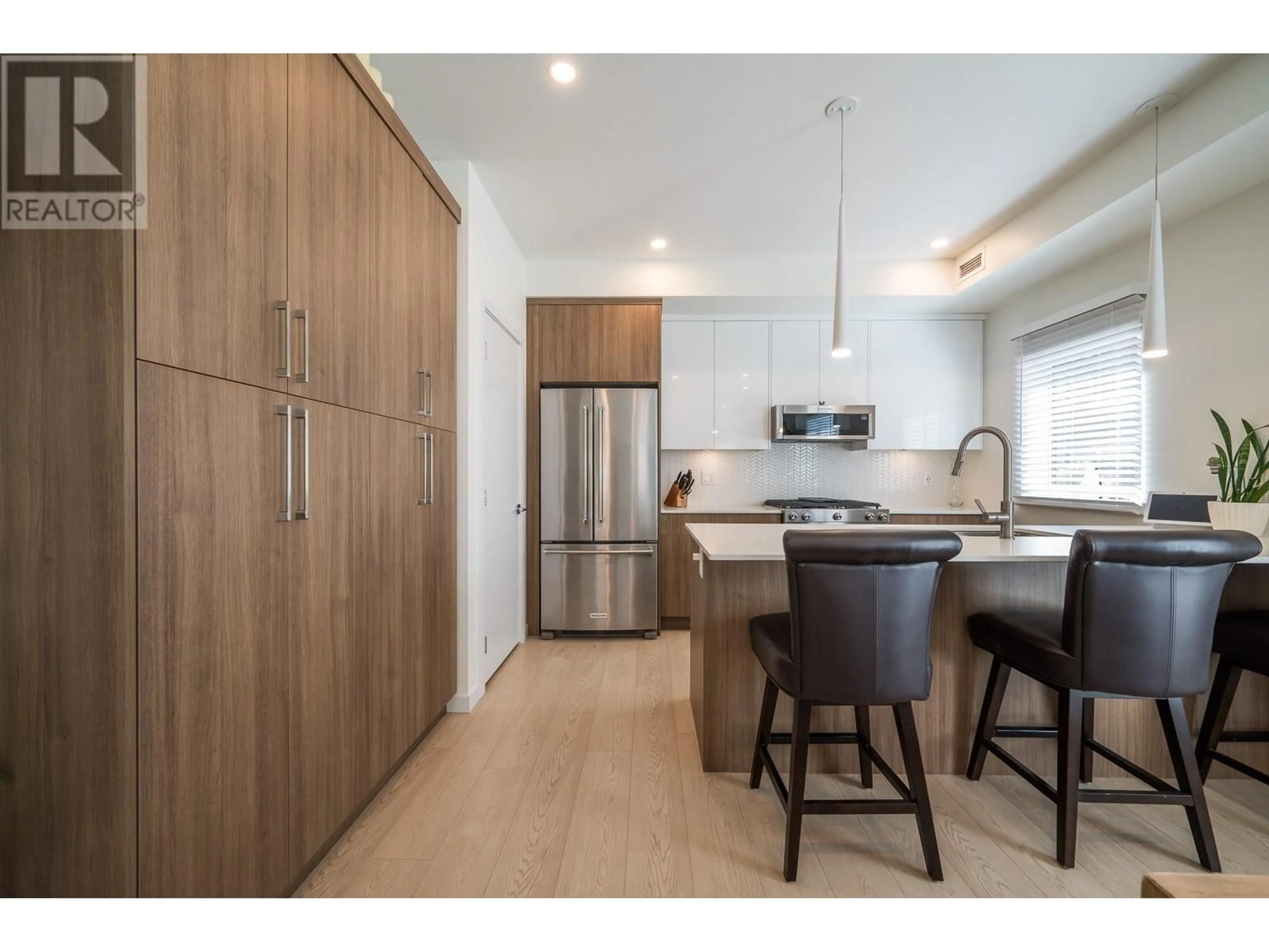 Open concept kitchen, wood/laminate floor for 3107 - 1405 SPRINGHILL DRIVE, Kamloops British Columbia V2C0B4