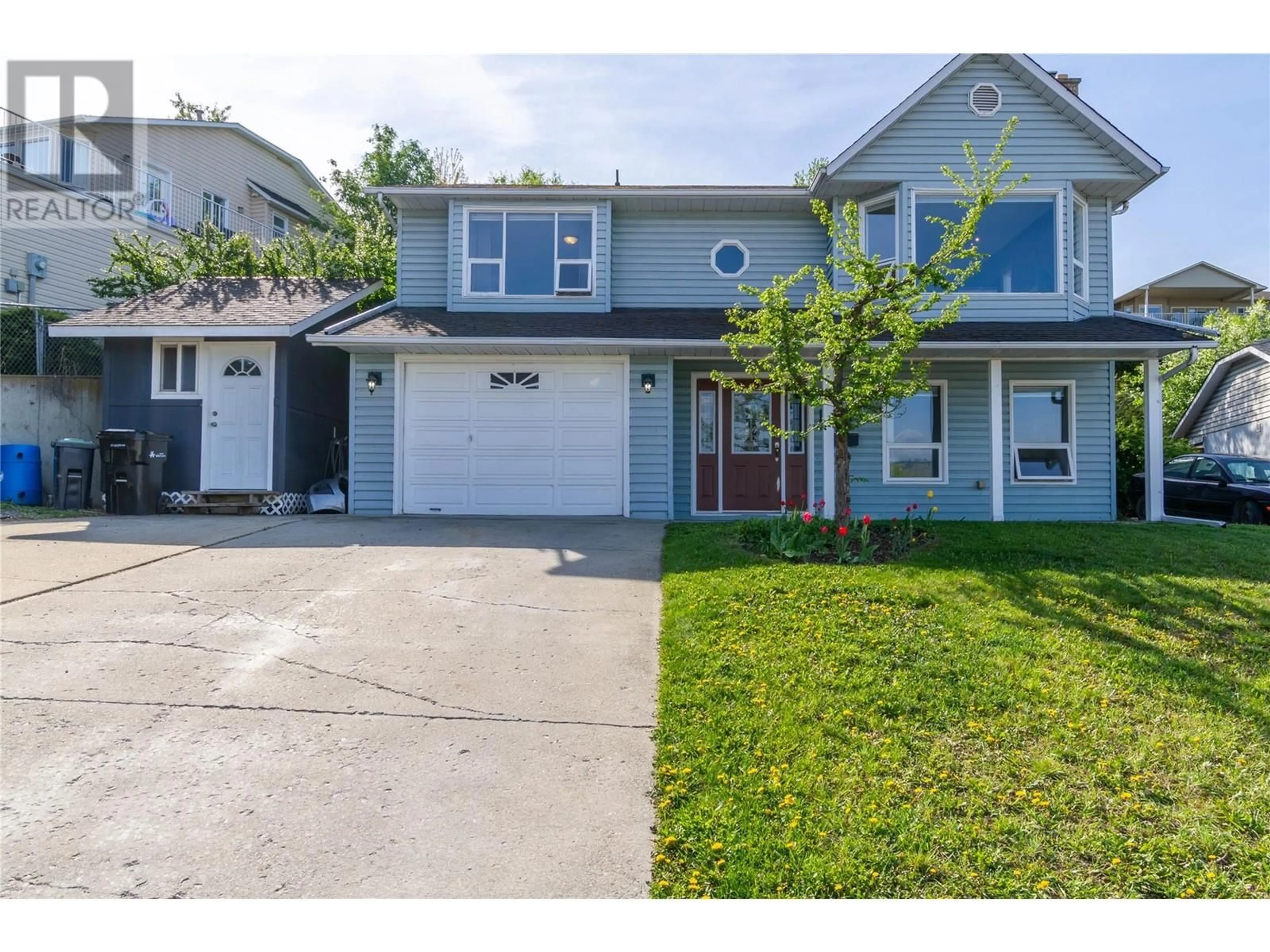 Home with vinyl exterior material, street for 1058 11 AVENUE, Vernon British Columbia V1B2R5