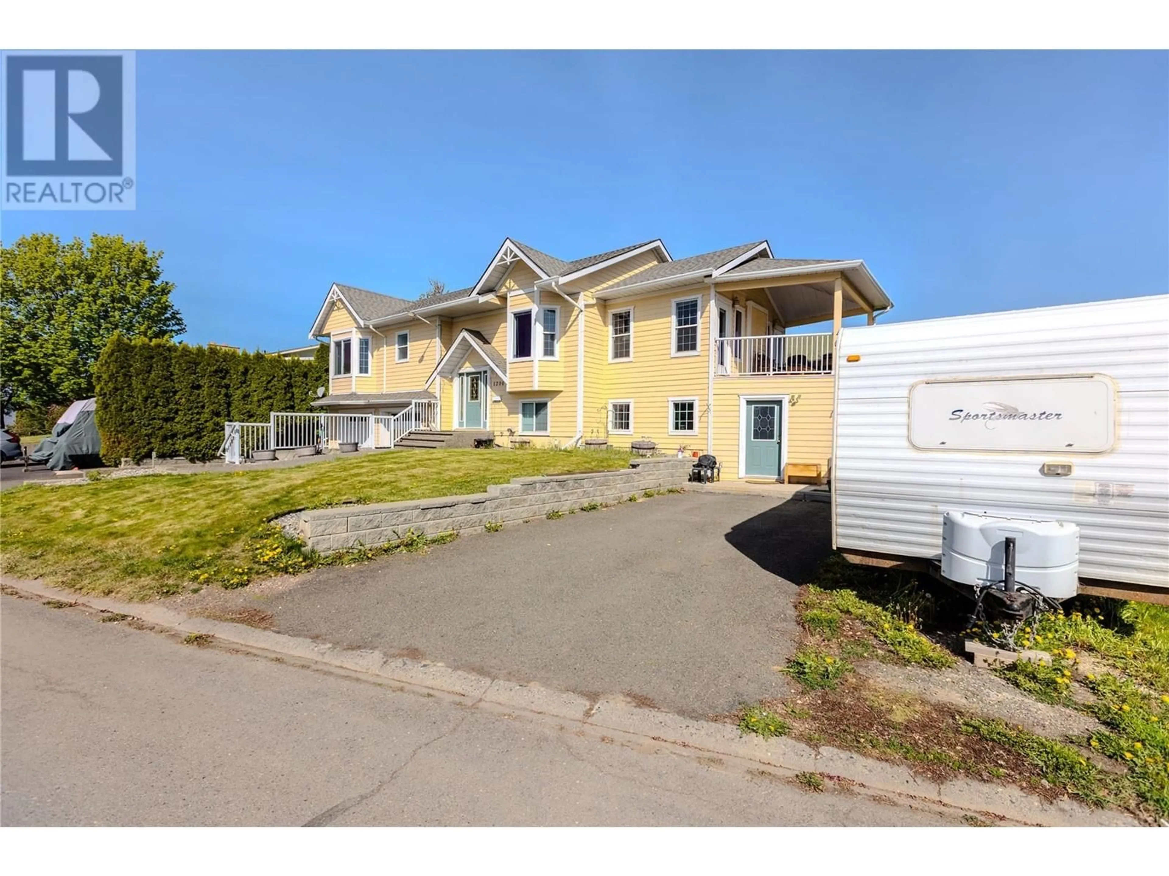 A pic from outside/outdoor area/front of a property/back of a property/a pic from drone, street for 1200 HOOK DRIVE, Kamloops British Columbia V2B7S9