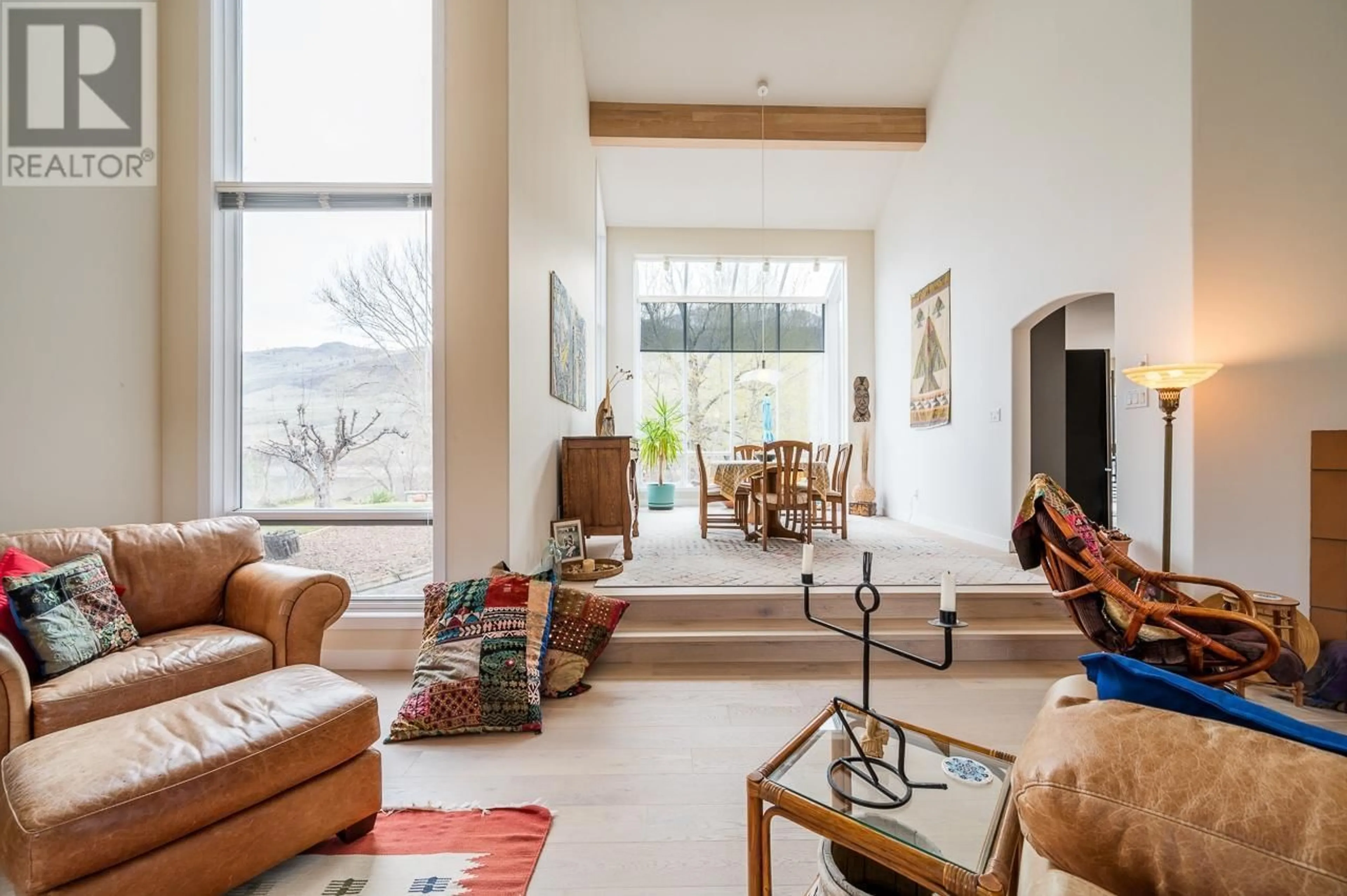 Living room with furniture, unknown for 604 STANSFIELD ROAD, Kamloops British Columbia V2B6M3