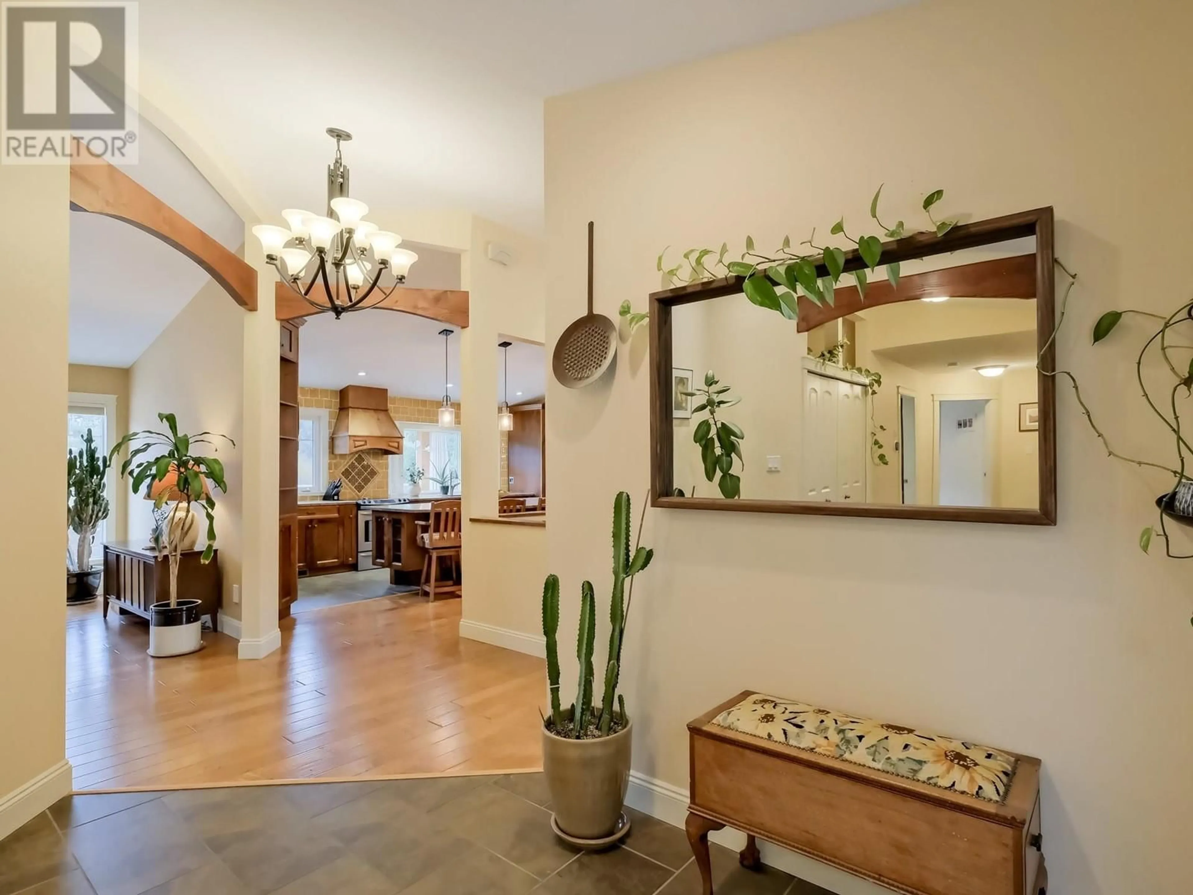 Indoor foyer for 5617 SIMPSON ROAD, Summerland British Columbia V0H1Z2